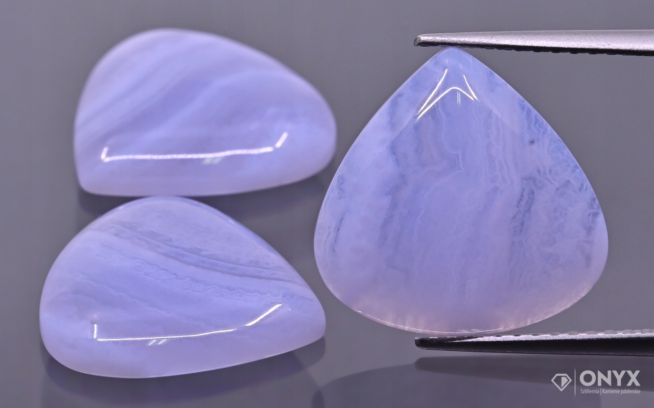 Achát blue lace kabošon slza 25x25 mm