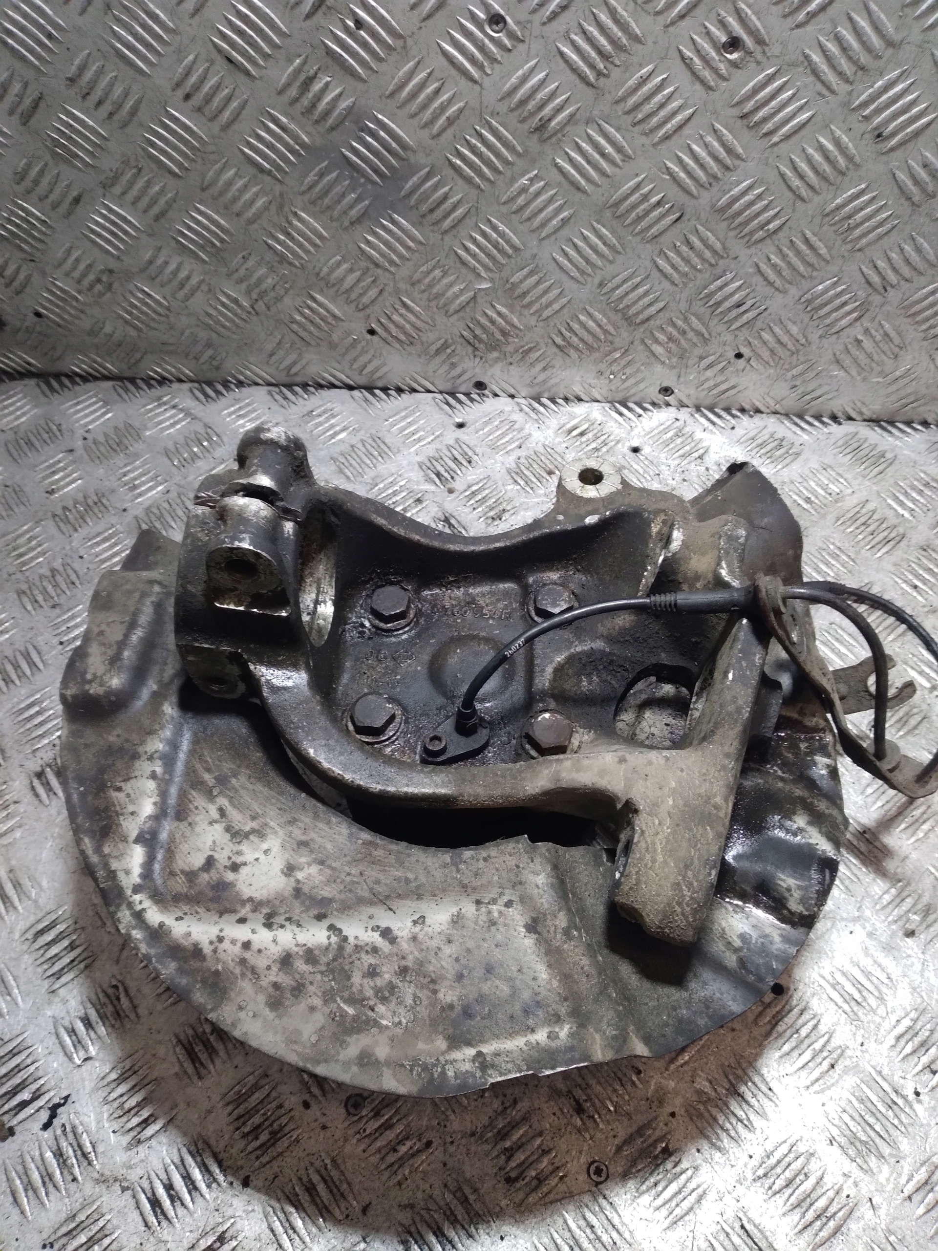 otoč čepu pravý předek ABS BMW E60 6760954R 3.0 D