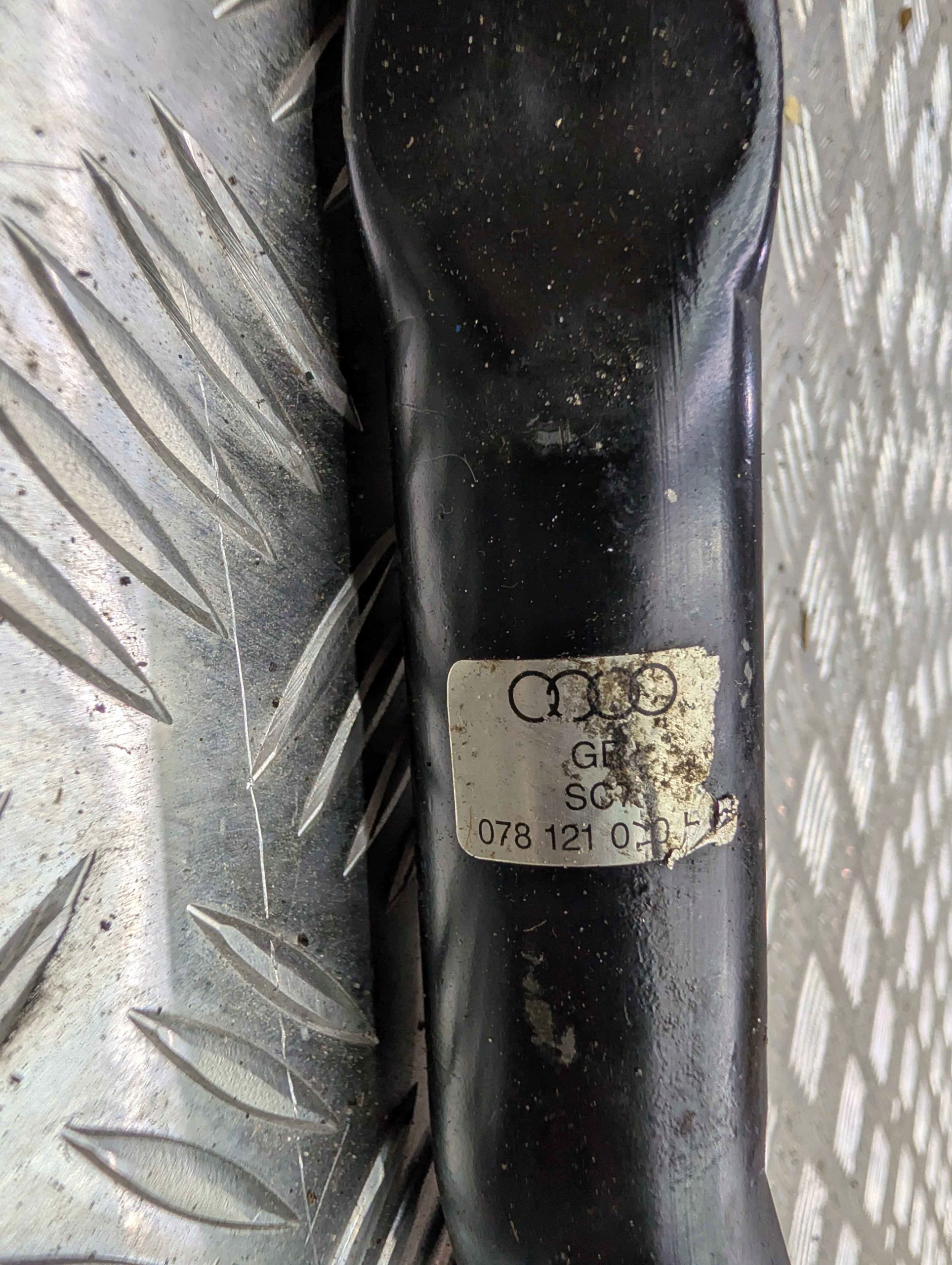 Magistrala vode Wodna prijenos 2.4 2.8 AUDI A4 A6 078121070
