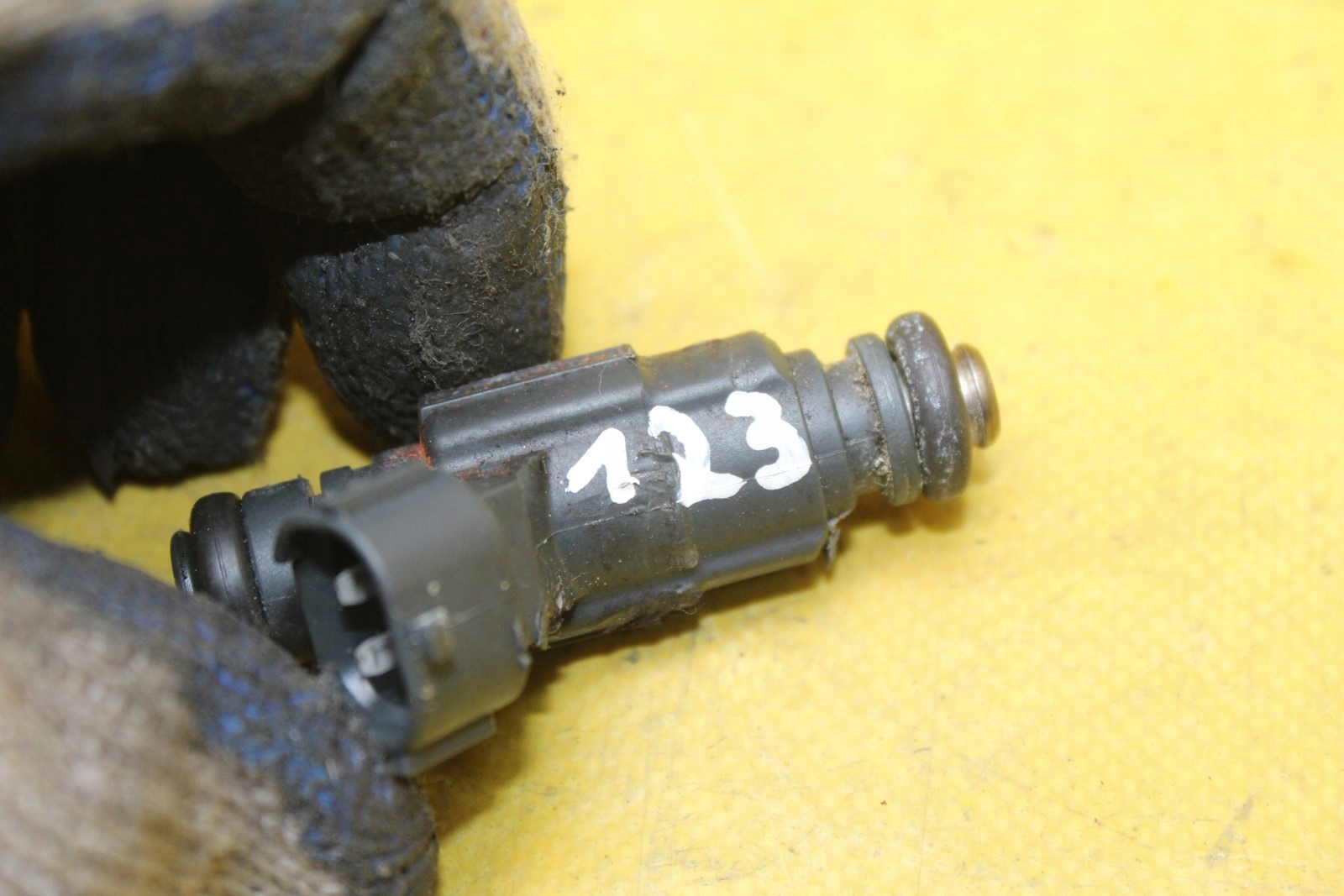 форсунка peugeot 208 1.2 9676017480