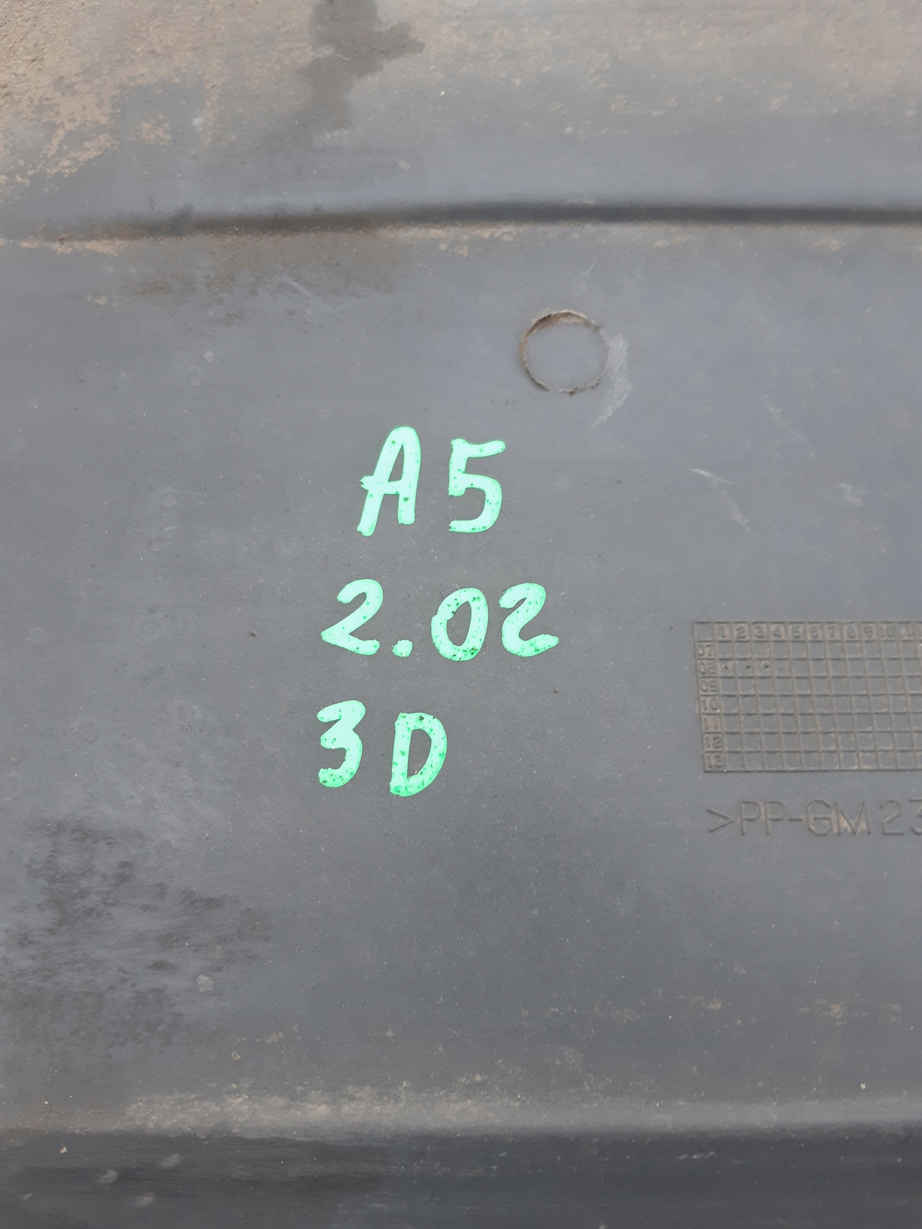 AUDI A5 8T 3D Blende Abdeckung abdeckung des Bodens Unterfahrschutz rechts 8K0825208D