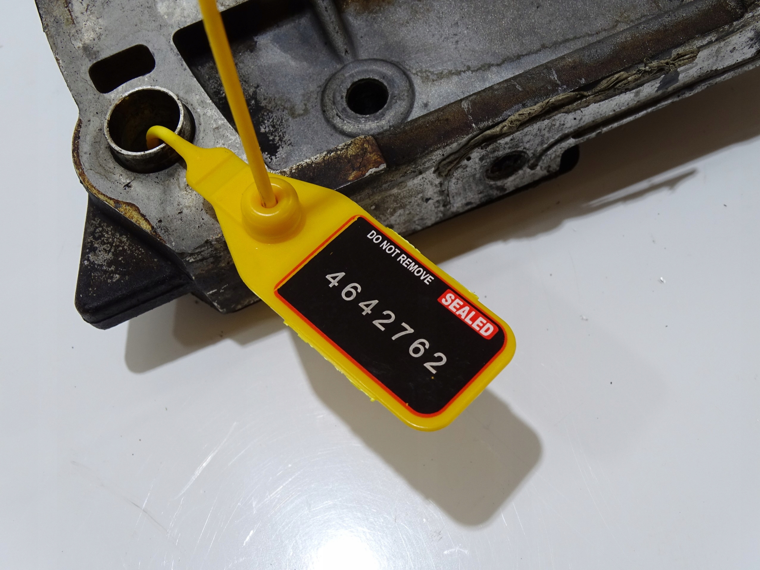 Couvercle Couvercle carter distribution BMW E60 E61 OE 7797488 (4642762)
