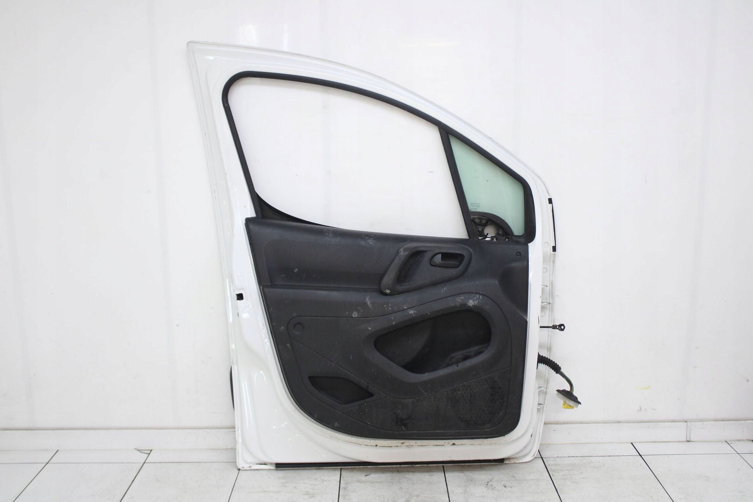 CITROEN BERLINGO PARTNER III 08R- DRZWI LEWE PRZEDNIE LEWY PRZÓD EWP EWPA Strona zabudowy przód - lewa