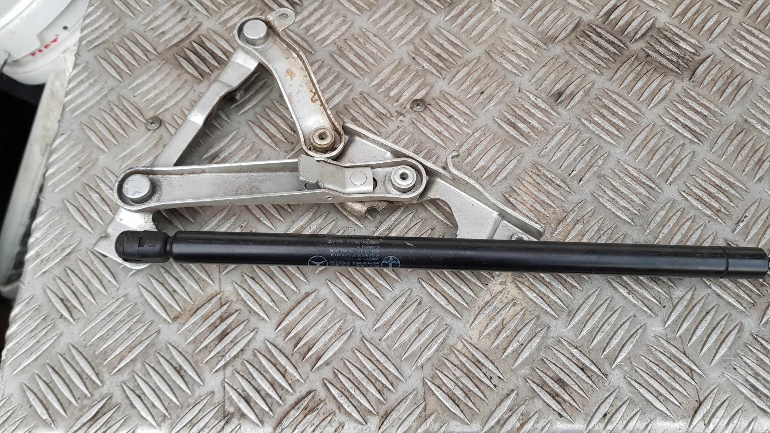 MERCEDES W220 hinge damper bonnets 744 right