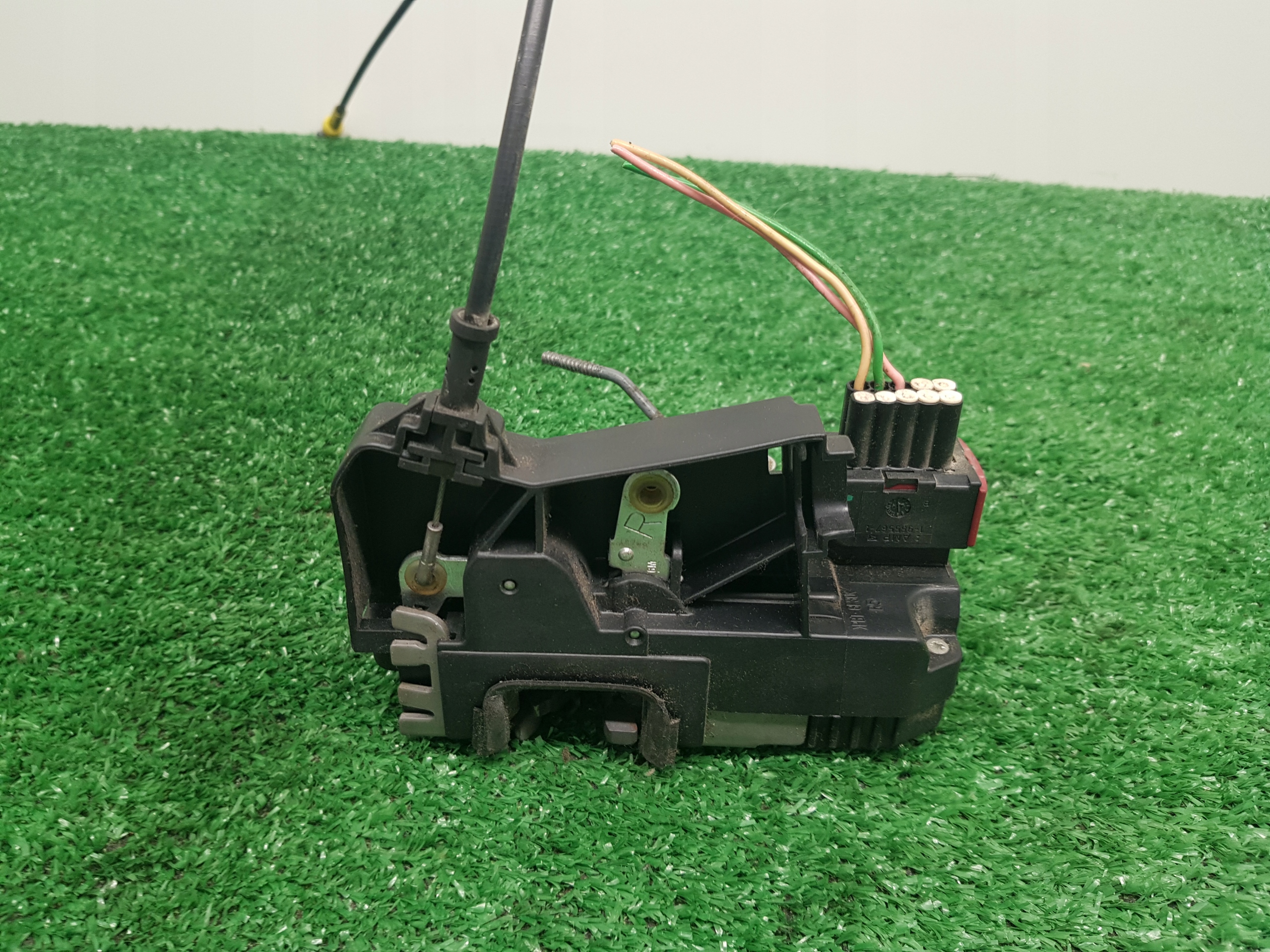 lock door right front RENAULT TRAFIC 2 8200008248