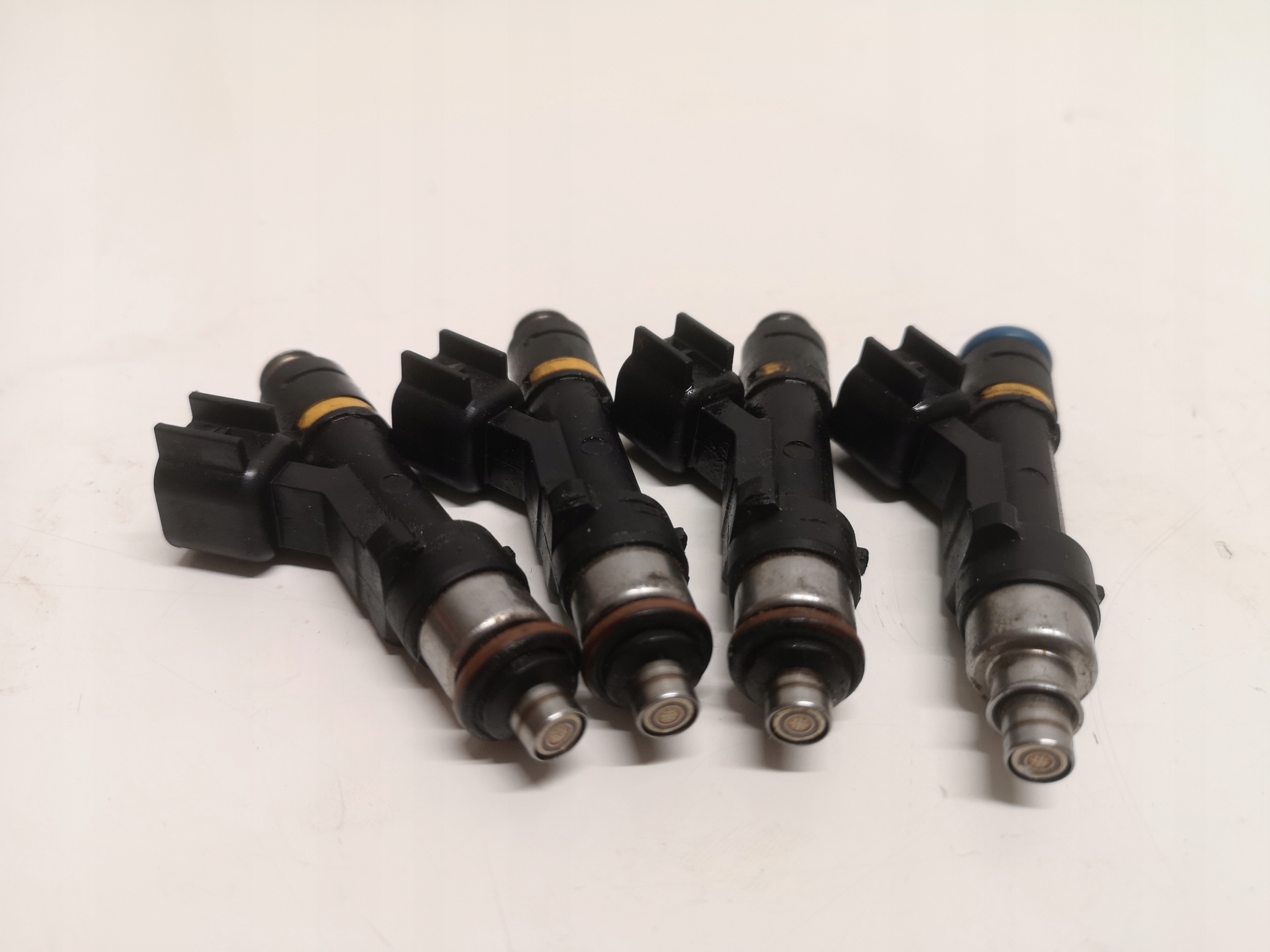 MAZDA 1.8 2.0 WTRYSKIWACZ PALIWA 6M8G-BA