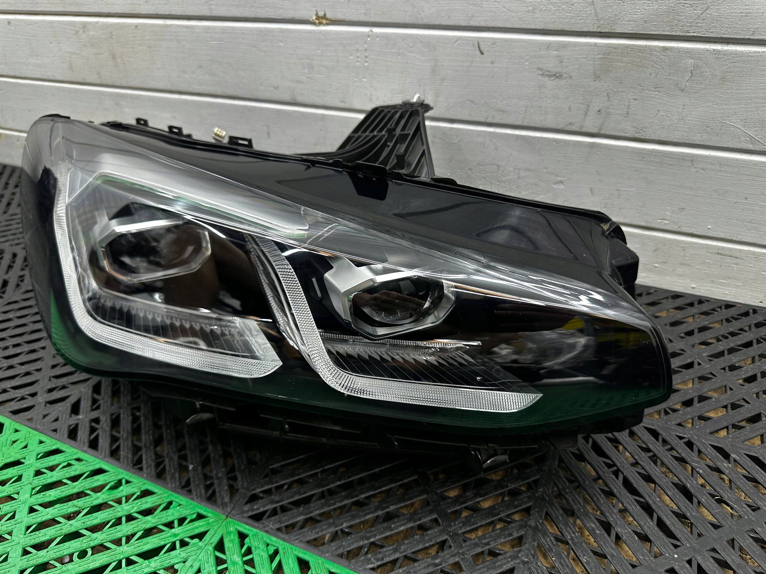 light front side right BMW 2 Active Tourer U06 5A42248