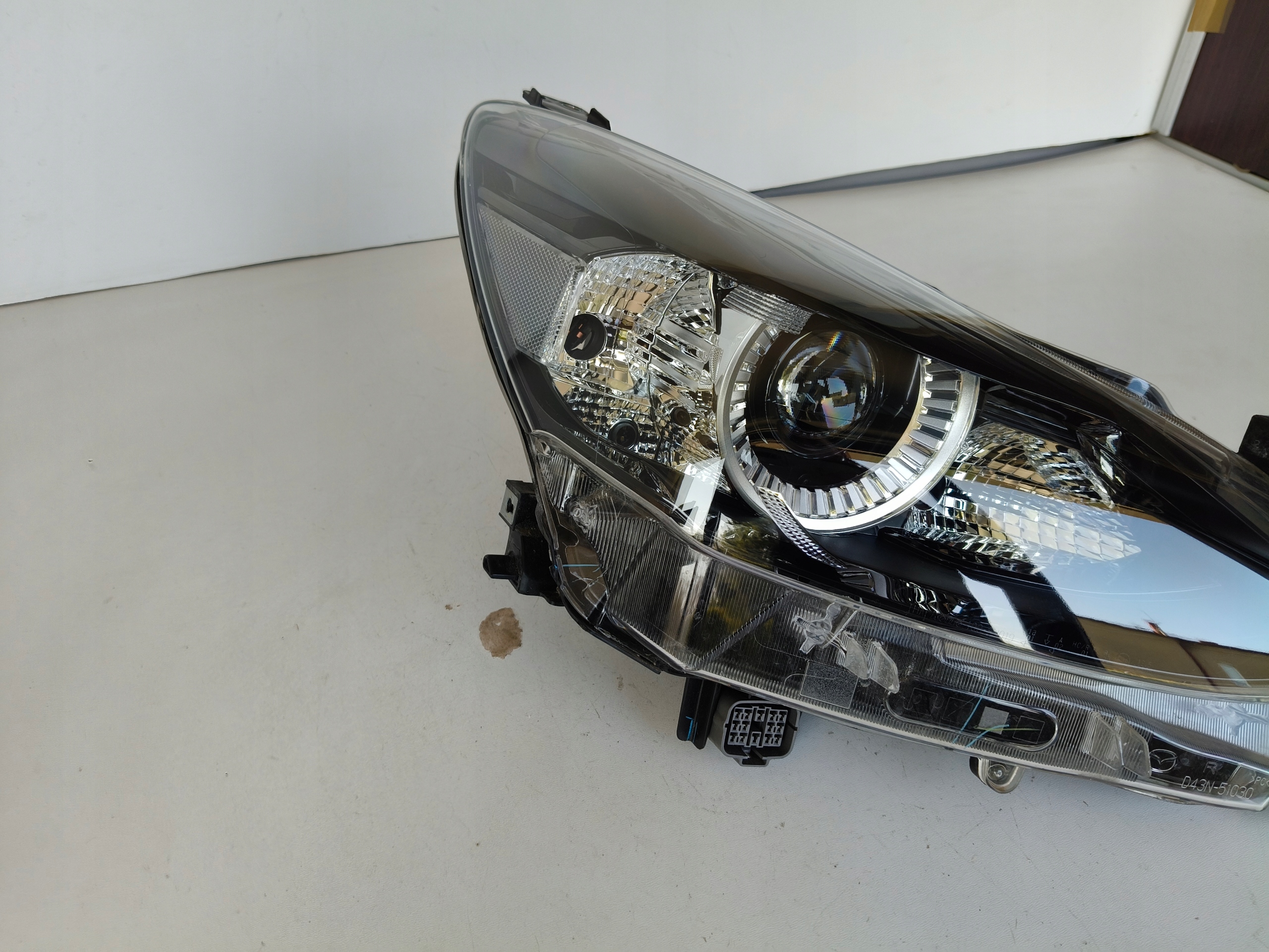 light right REFLEKTOR MAZDA 2 20- LIFT FULL LED 13 PIN