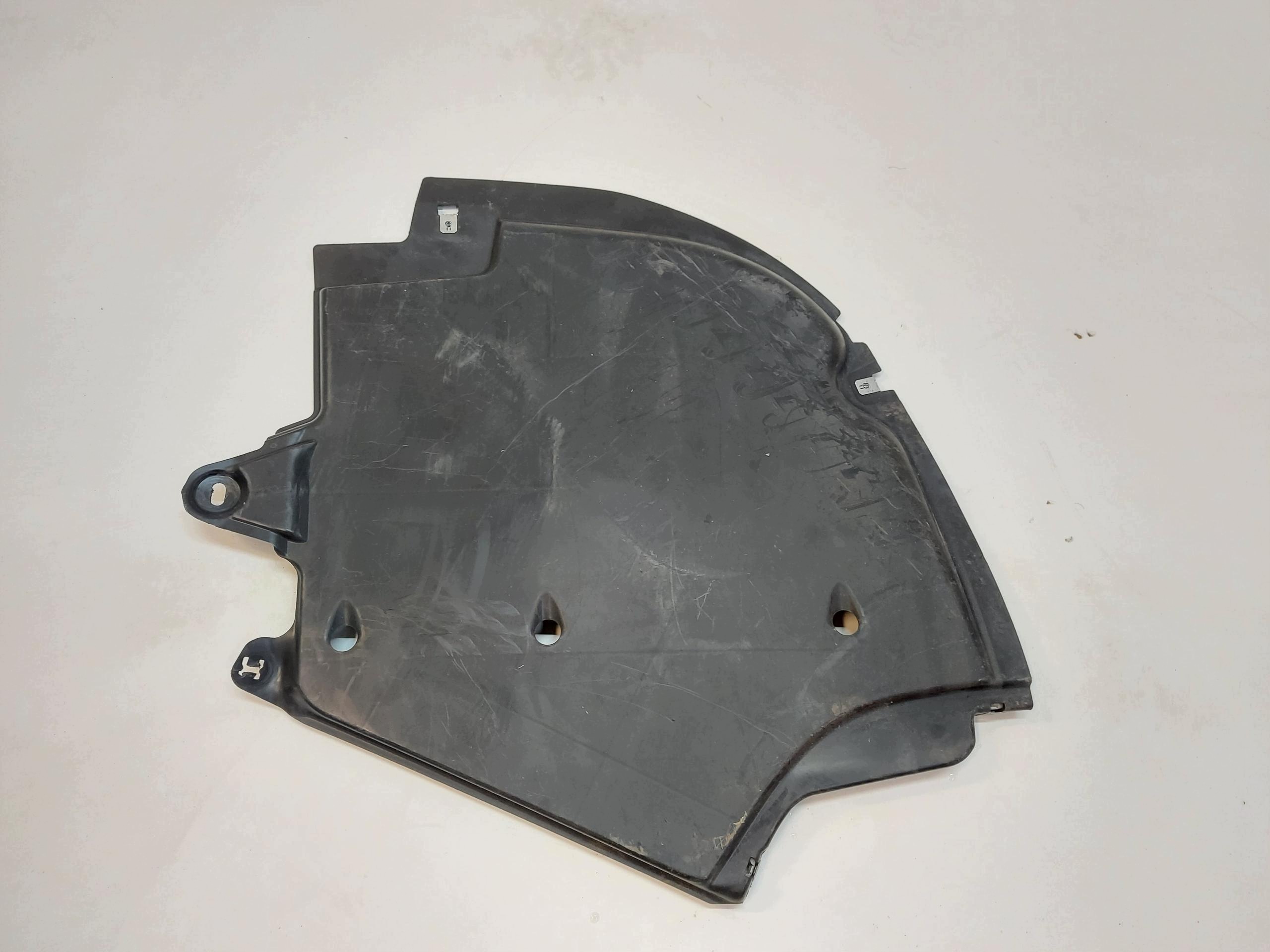 AUDI A5 8B3 B10 AVANT cover chassis right 8B3825220