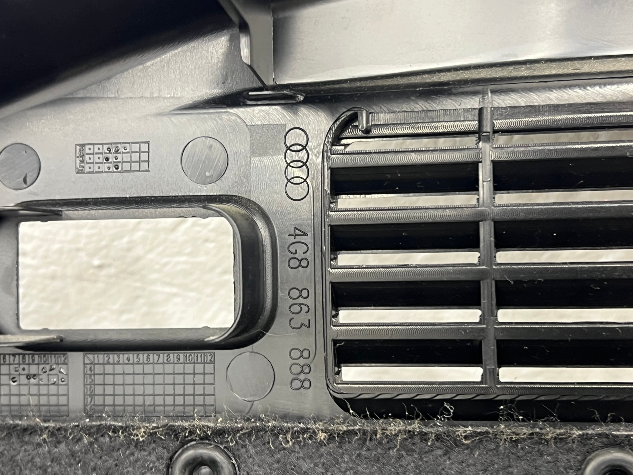 AUDI A7 4G boot upholstery right 4G8863992