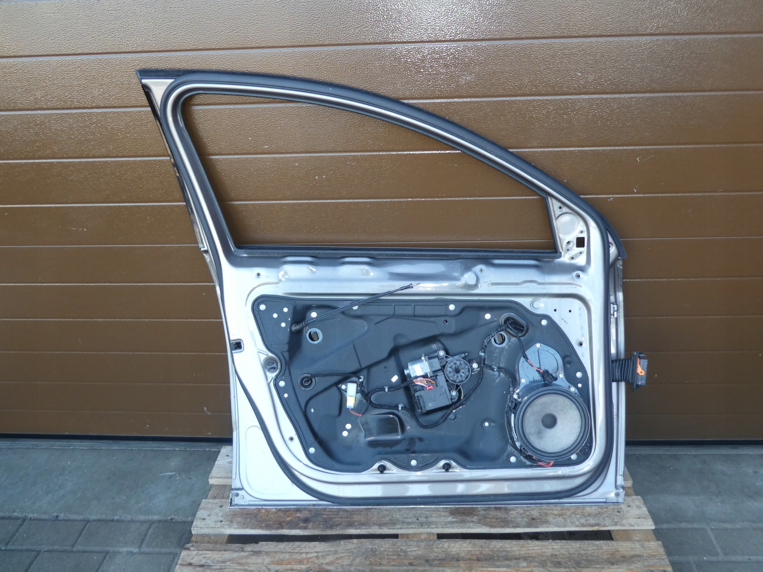 VW PASSAT B7 KOMBI door left front complete