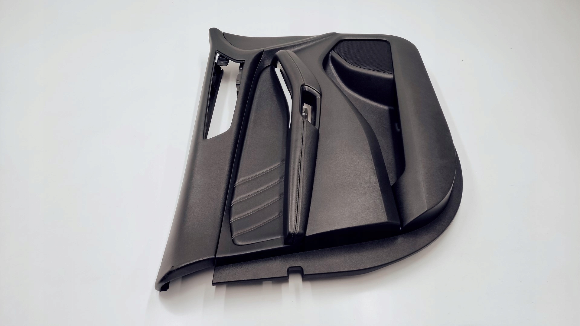 TAPICERKA BOCZEK DRZWI LEWY PRZÓD FORD EDGE ST Numer katalogowy części FT4B-R23891-A