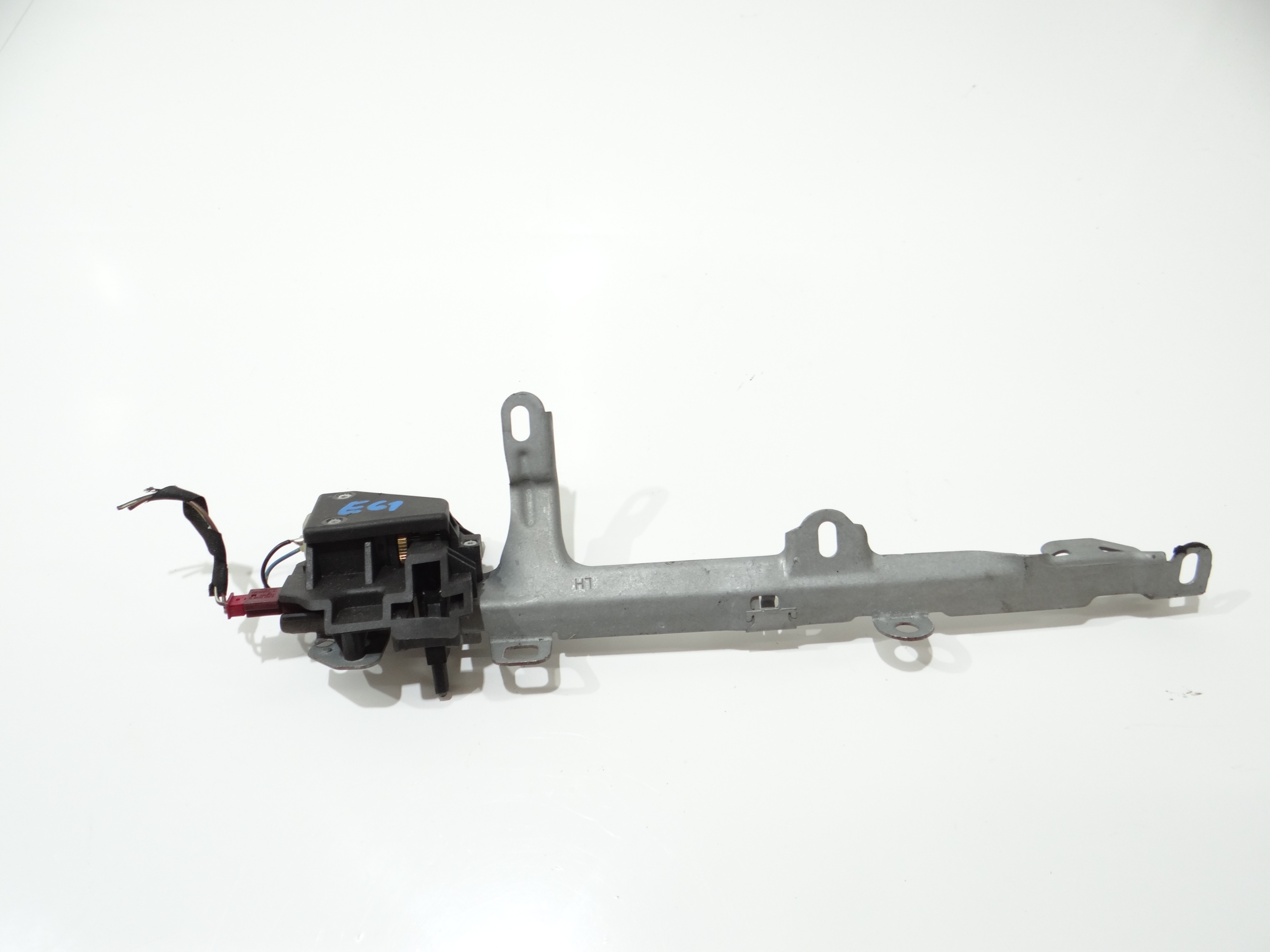 bracket ROLETY left rear part BMW E61 OE 6960883