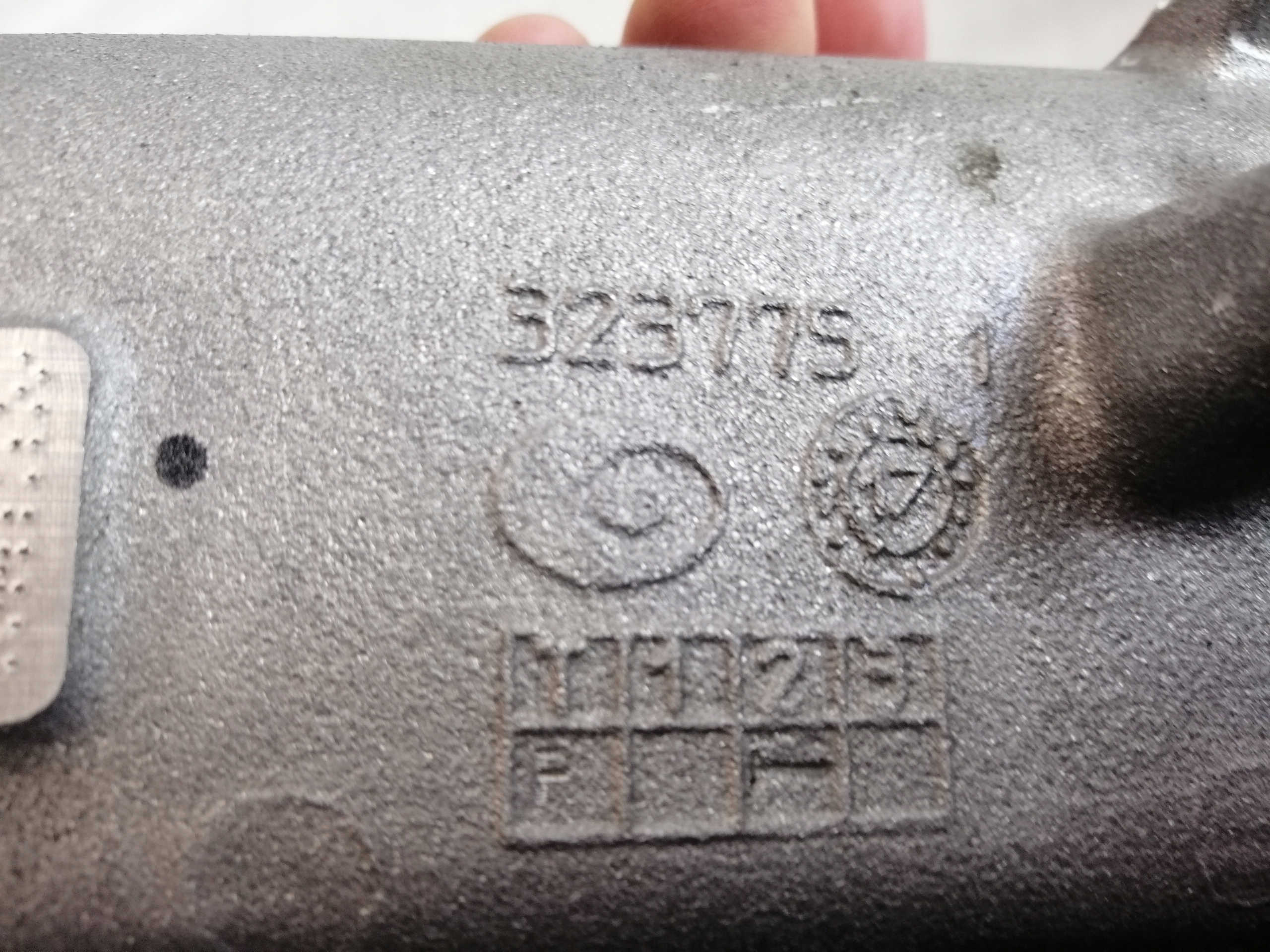 Alfa Romeo OE 323774 323775