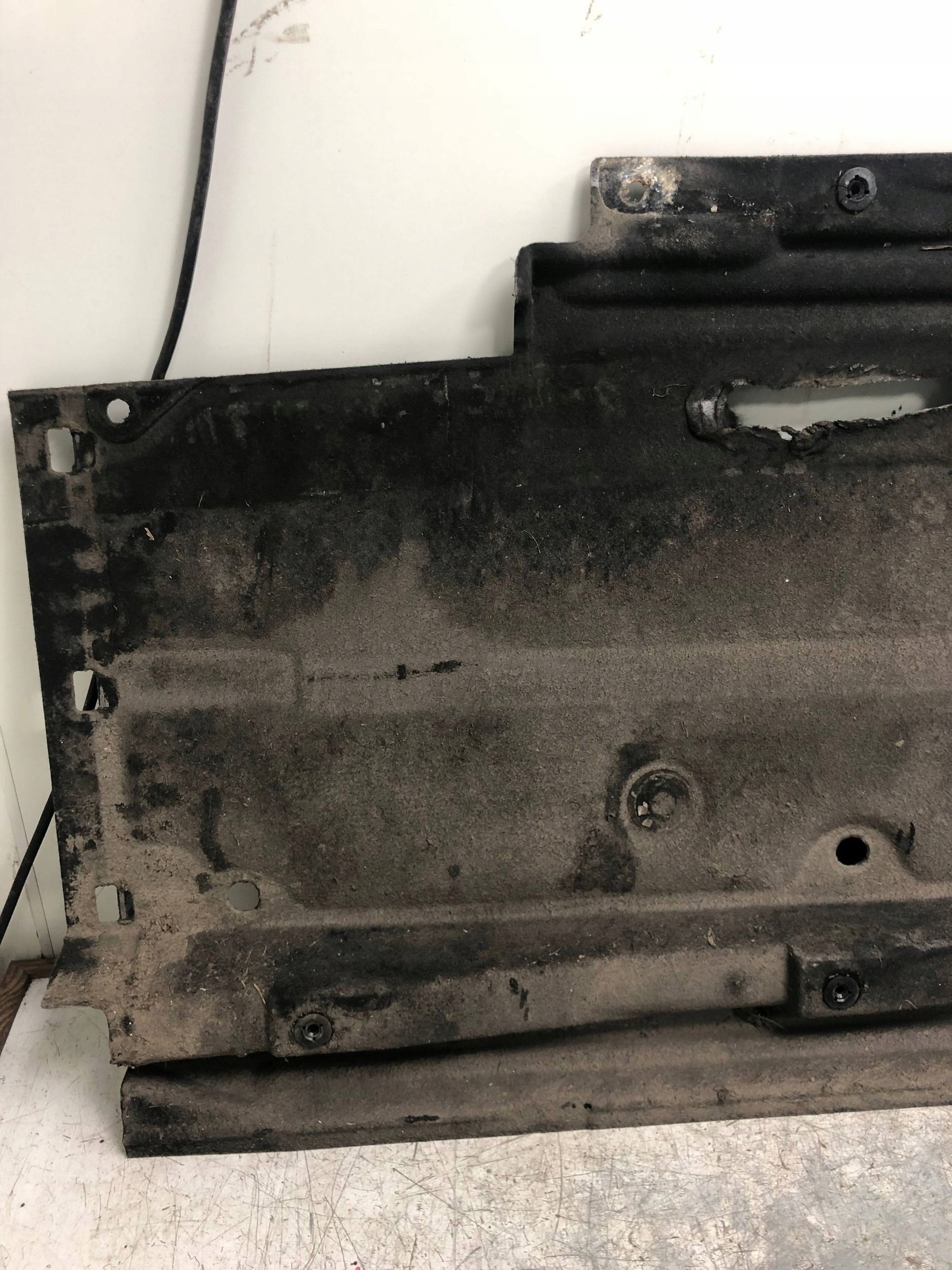 cover chassis left AUDI A4 B8 LIFT sedan 8K0825207D