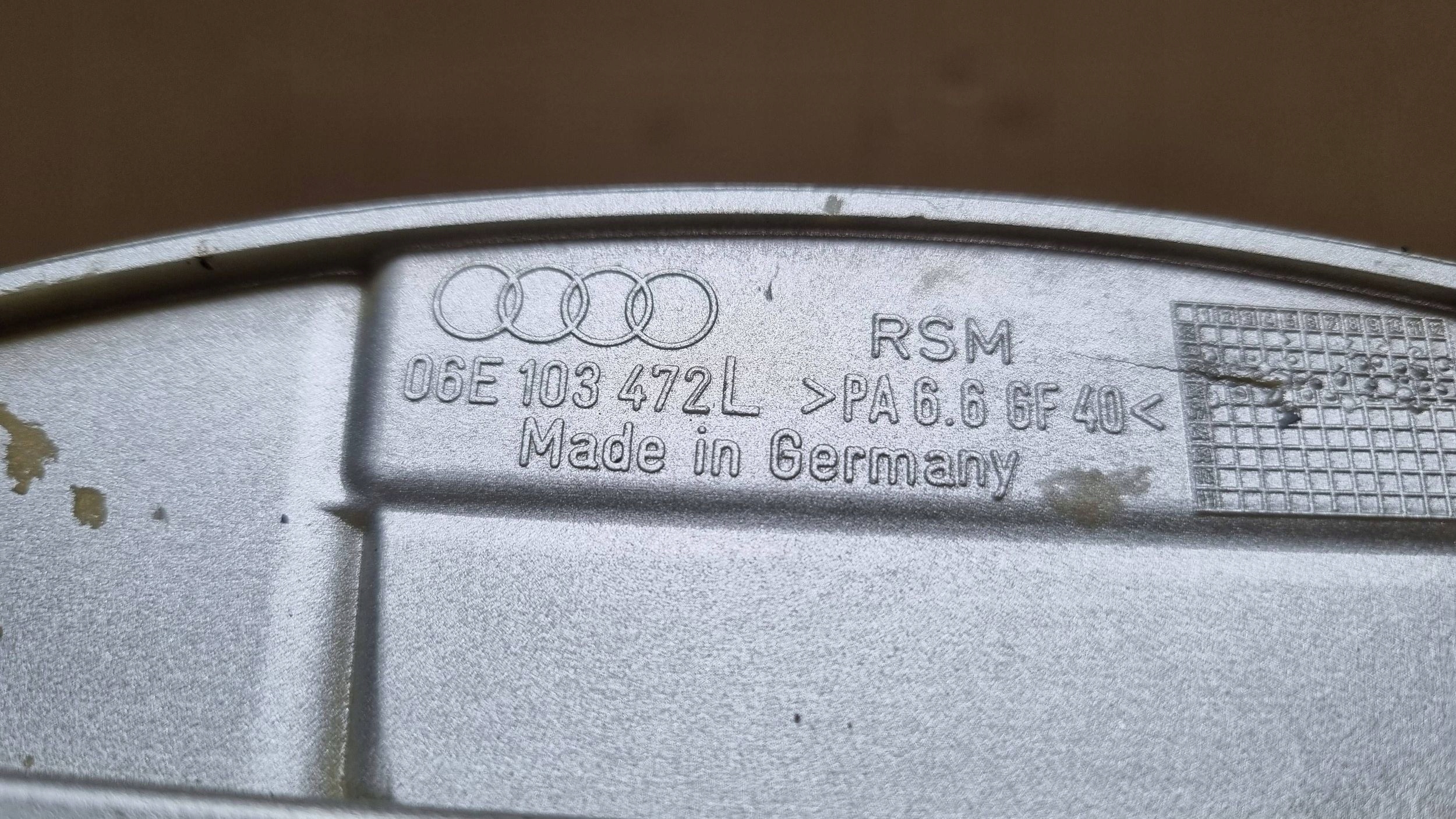 Abdeckung der Ventile rechts 06E103472L AUDI A4 B7 A6 C6 3.2 FSI AUK