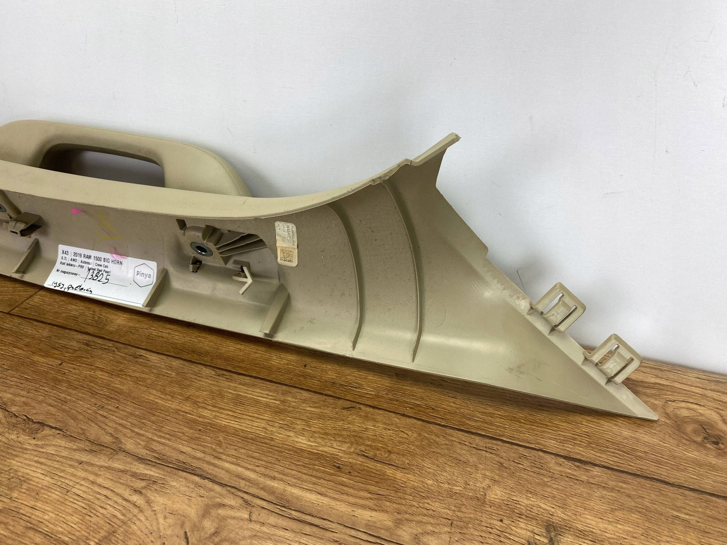 handle sufitowa Dodge Ram 1500 DT 2019+