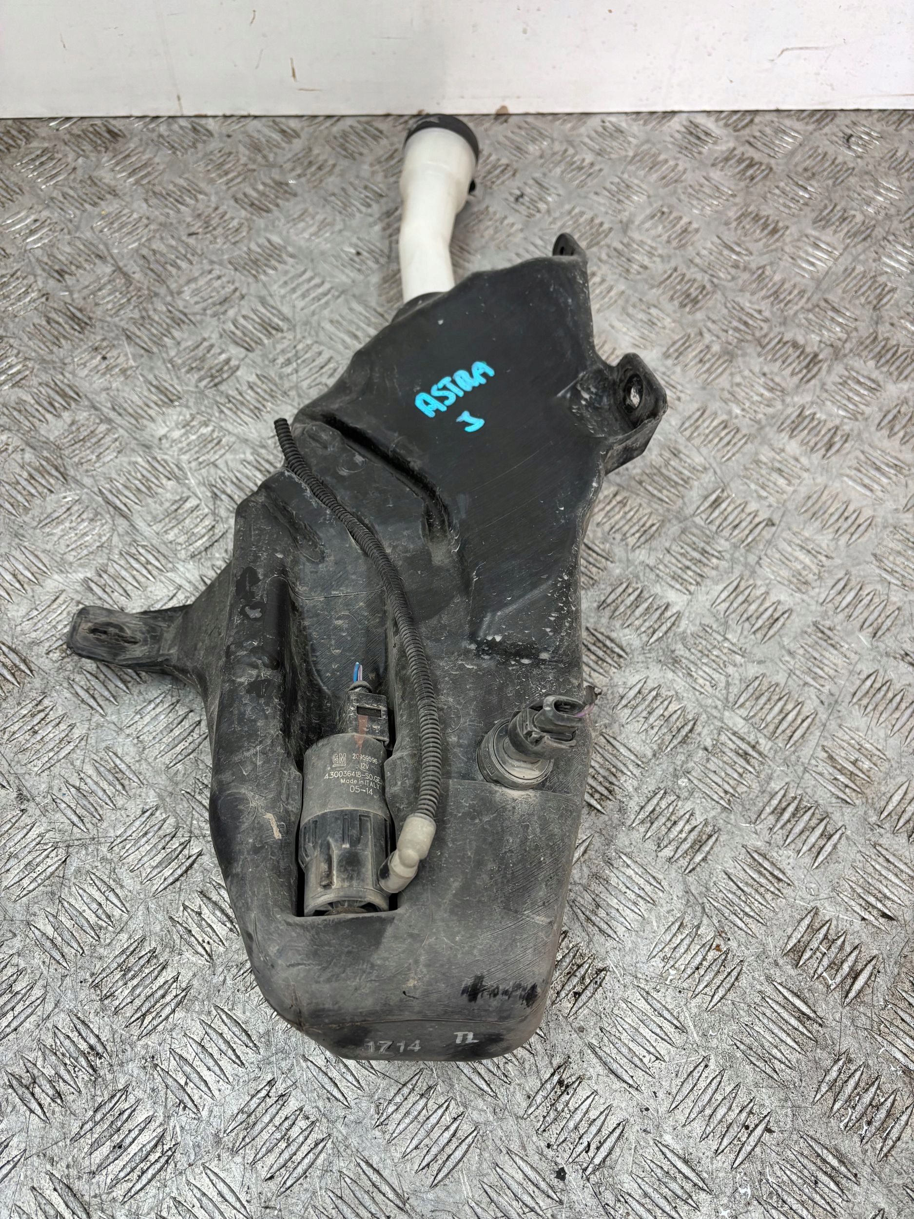 washer fluid tank OPEL ASTRA J IV 13260579