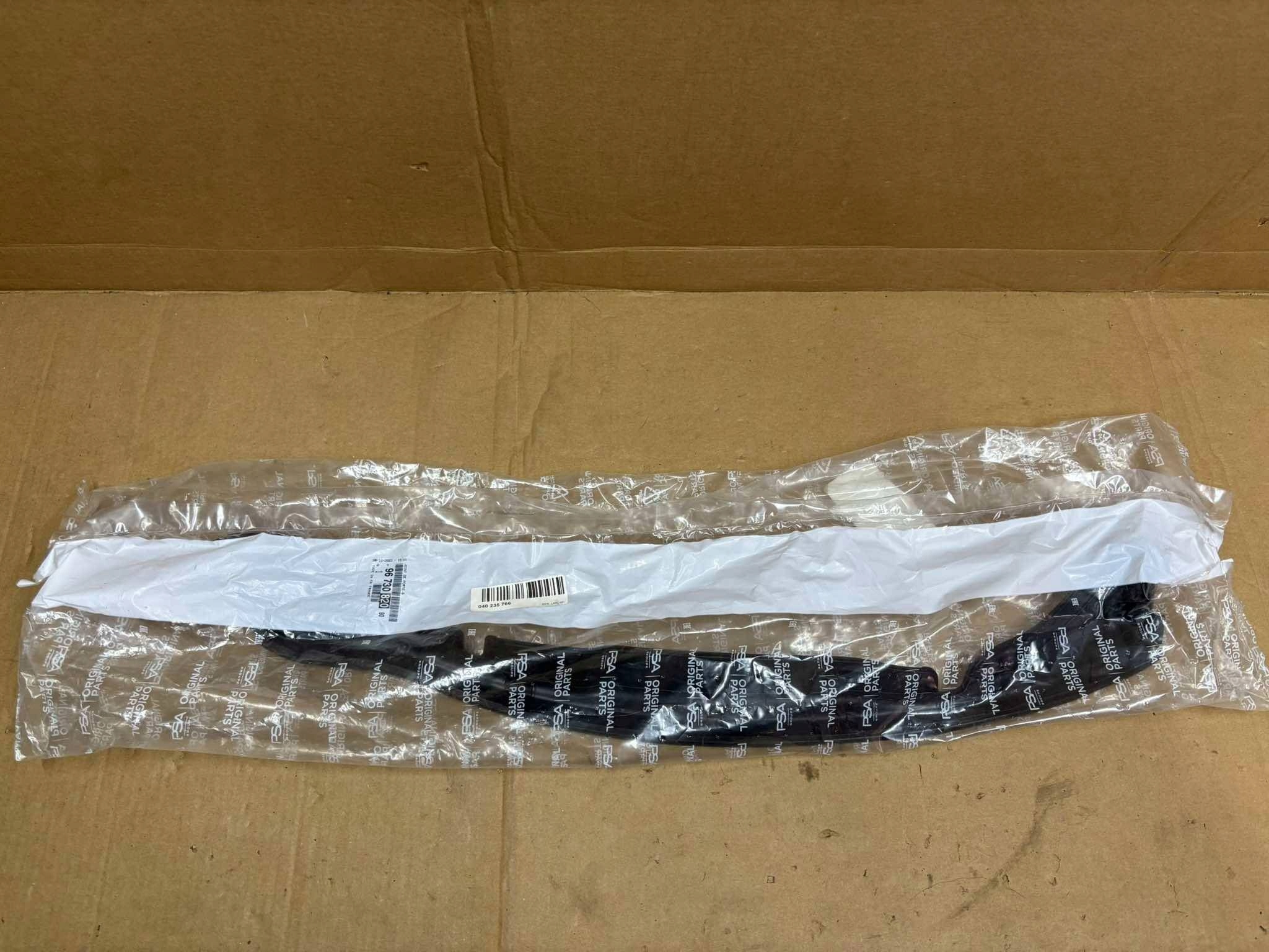 gasket door left front Peugeot 208 and 9673082080