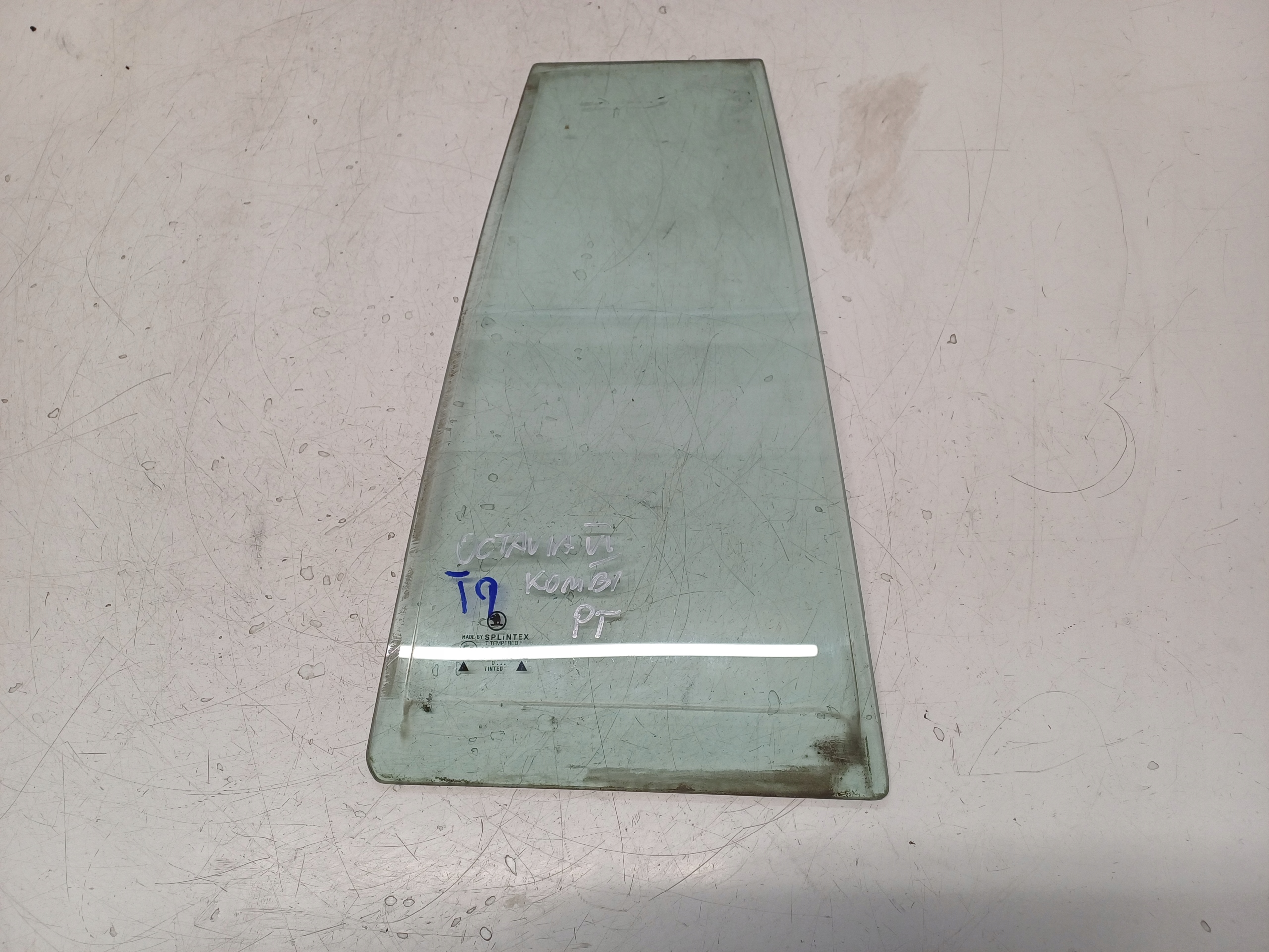 SKODA OCTAVIA 1 I 96- KOMBI SZYBA PRAWA TYŁ MAŁA ..0