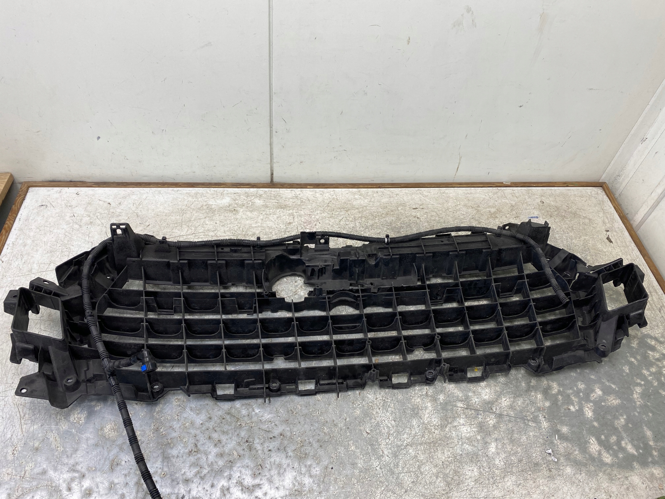AUDI Q7 4M0 Halter Grill Grill 4M0807233C