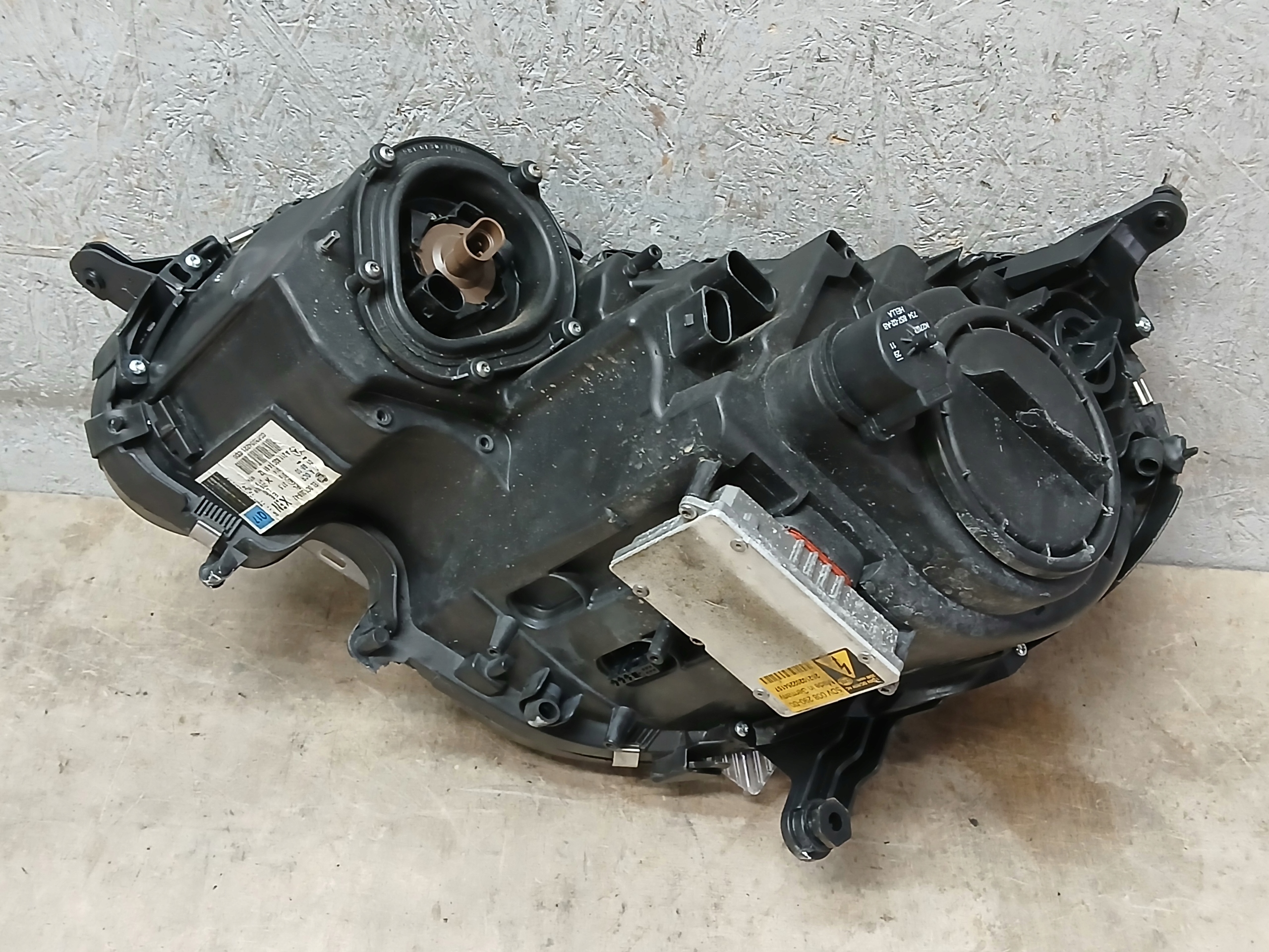 light front right MERCEDES E KLASA W211 XENON A2118201461