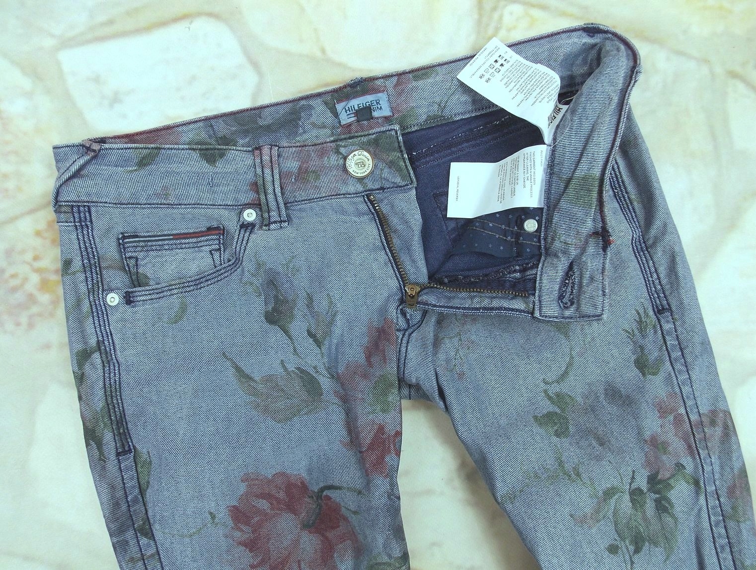 Spodnie dżinsy Tommy Hilfinger rurki kwiaty 28/32 Rozmiar 28/32