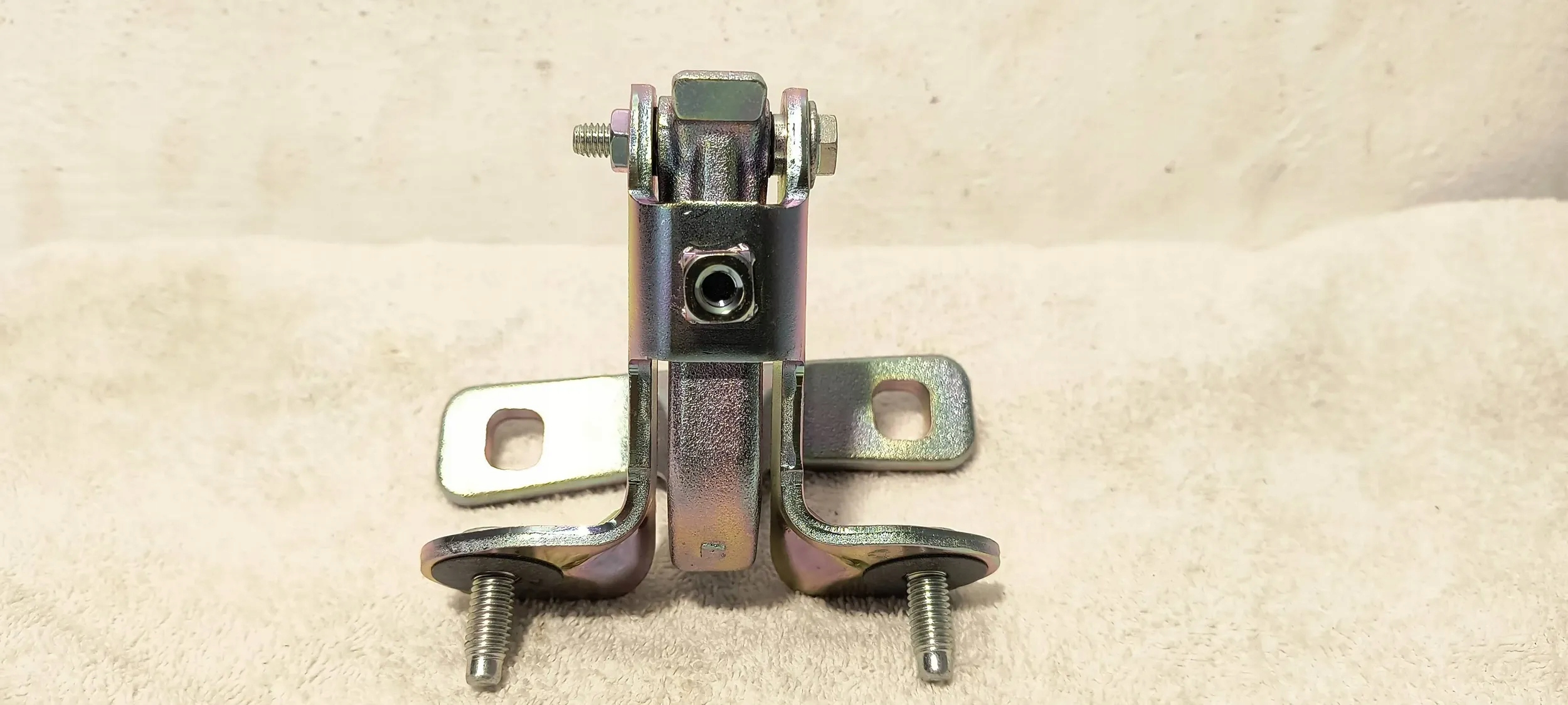 ZAWIAS MASKI LEWY TESLA MODEL Y