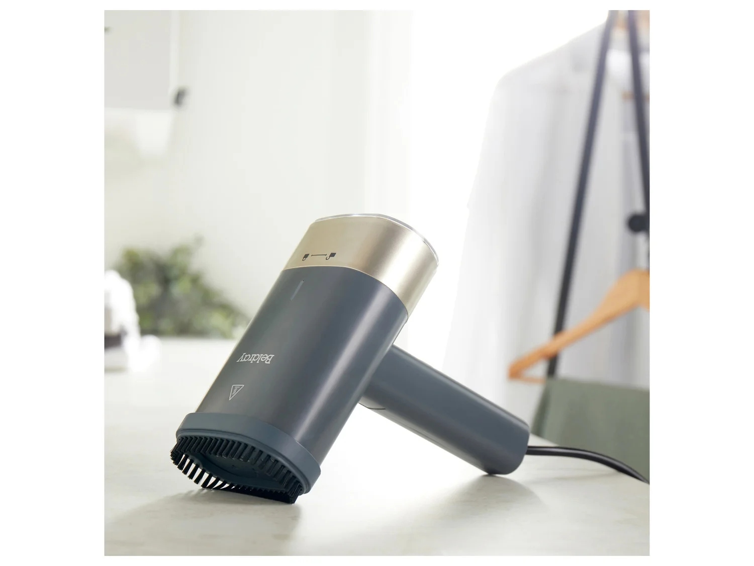 BELDRAY PODRÓŻNA PAROWNICA DO UBRAŃ Z CIĄGŁYM STRUMIENIEM PARY 1200W Model 511796