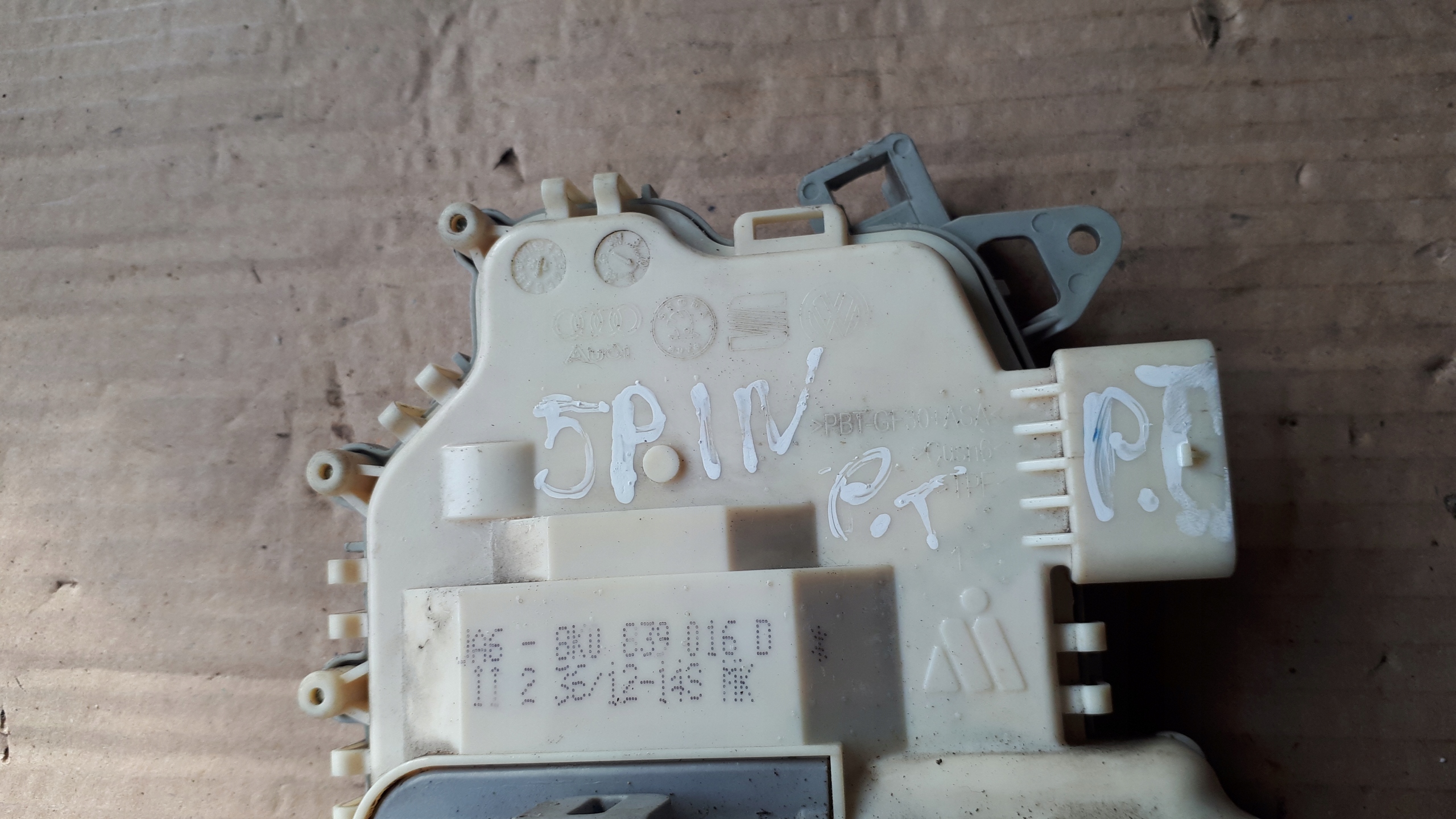 S4 B8 LIFT A4 lock door right rear part 5 PIN A5 Q5