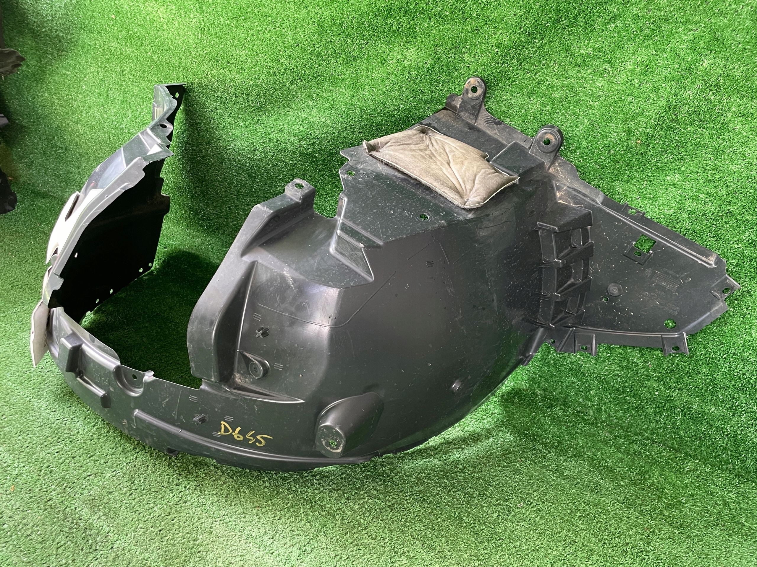 NISSAN QASHQAI 2 J11 mudguard front front right 63840 HV00A