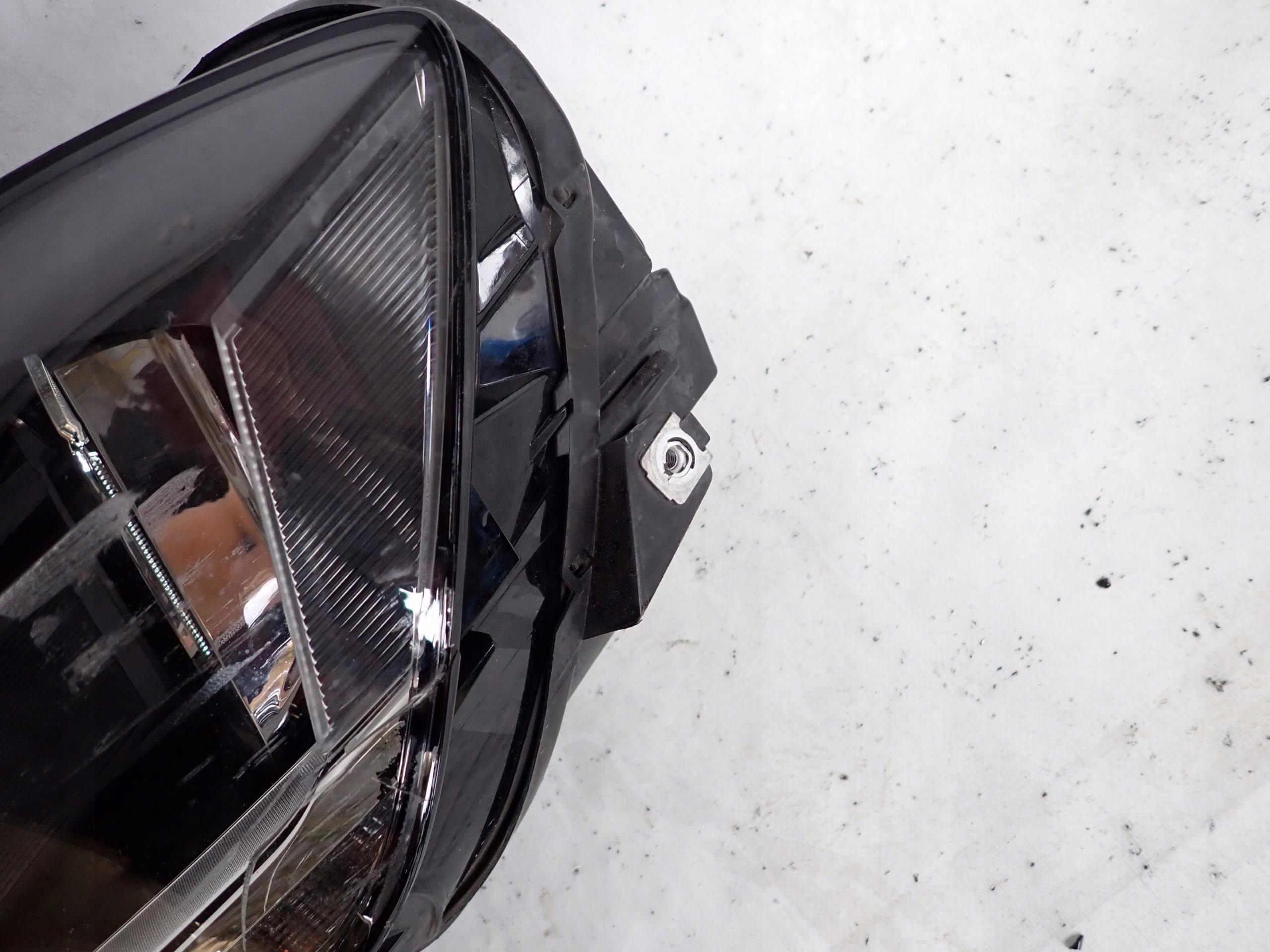 VW GOLF SPORTSVAN 14-18 light front front left