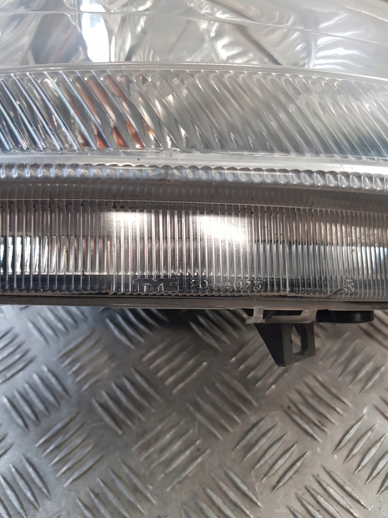 light right front TYC CITROEN C3 and 04R