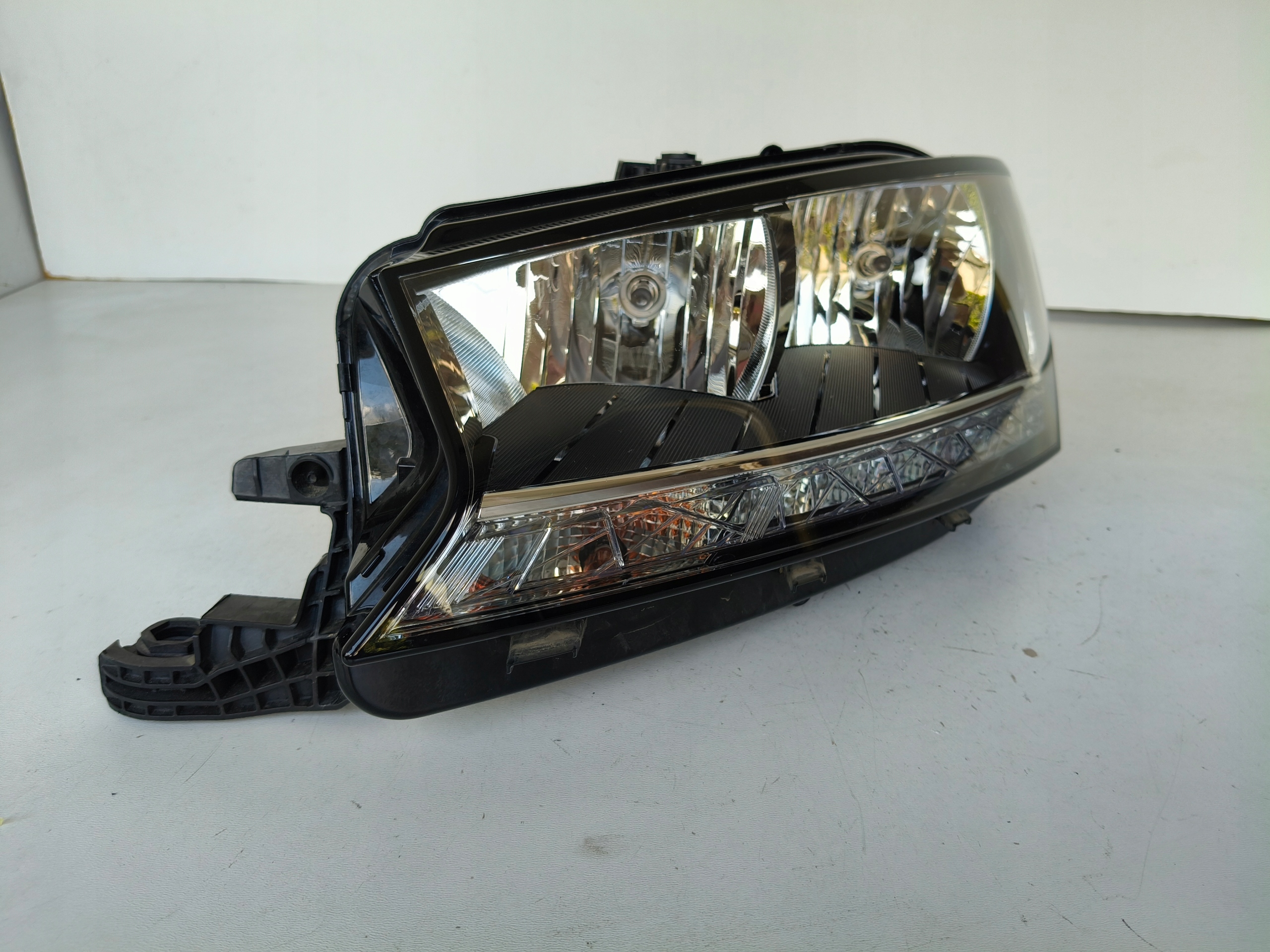light left REFLEKTOR SKODA FABIA III 3 6V 6V0 18- LIFT LED