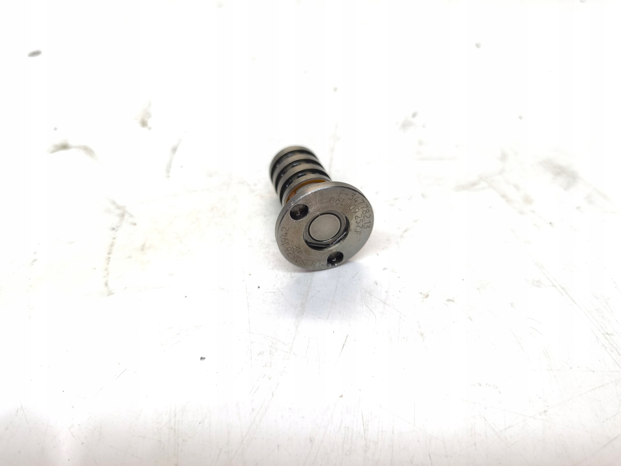 ZAWÓR STERUJĄCY WAŁKA ROZRZĄDU AUDI VOLKSWAGEN SEAT SKODA TFSI 06L109257F Producent części Audi OE