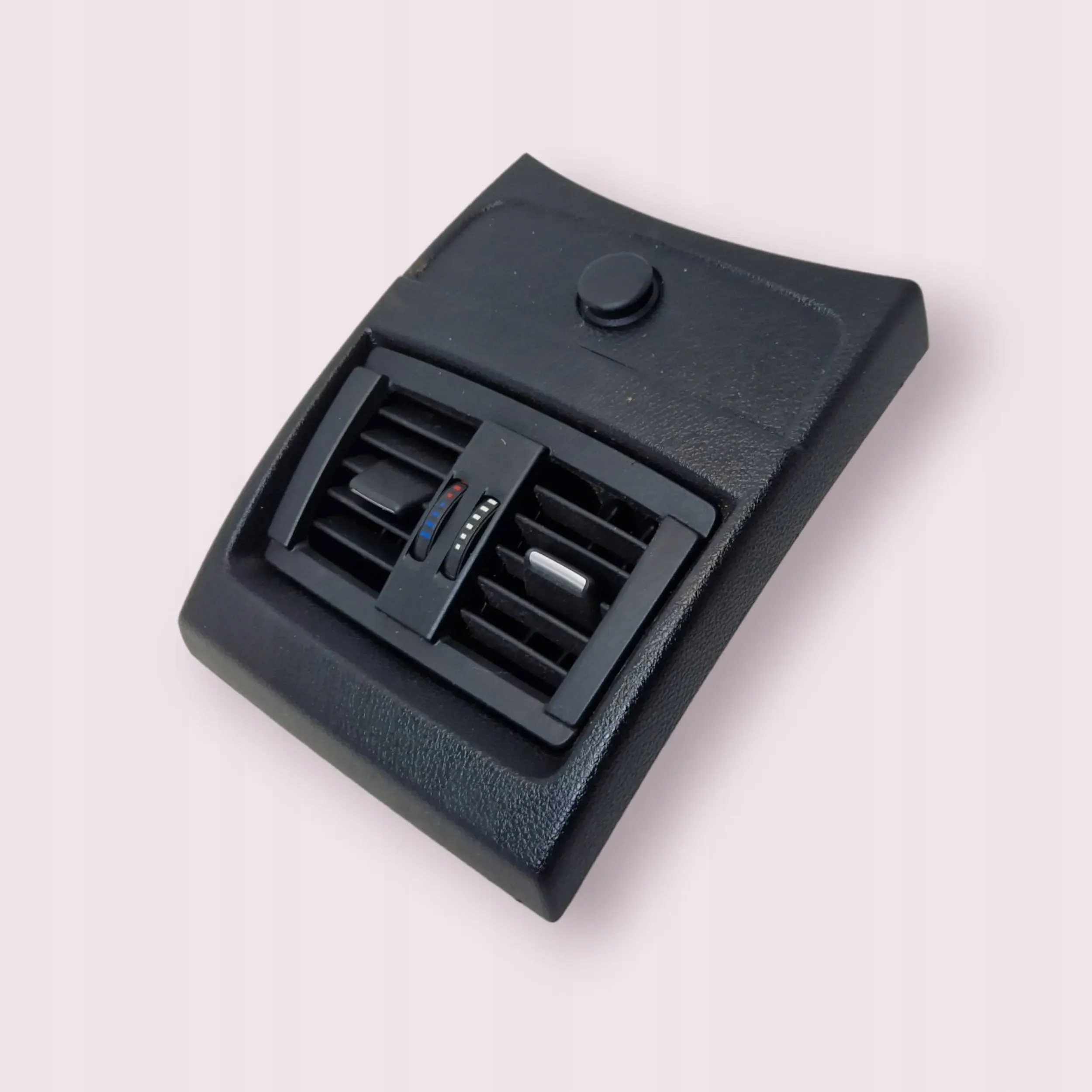 GNIAZDO ZAPALNICZKI OSLONA KRATKI NAWIEWU TUNELU BMW 2 F22 F23