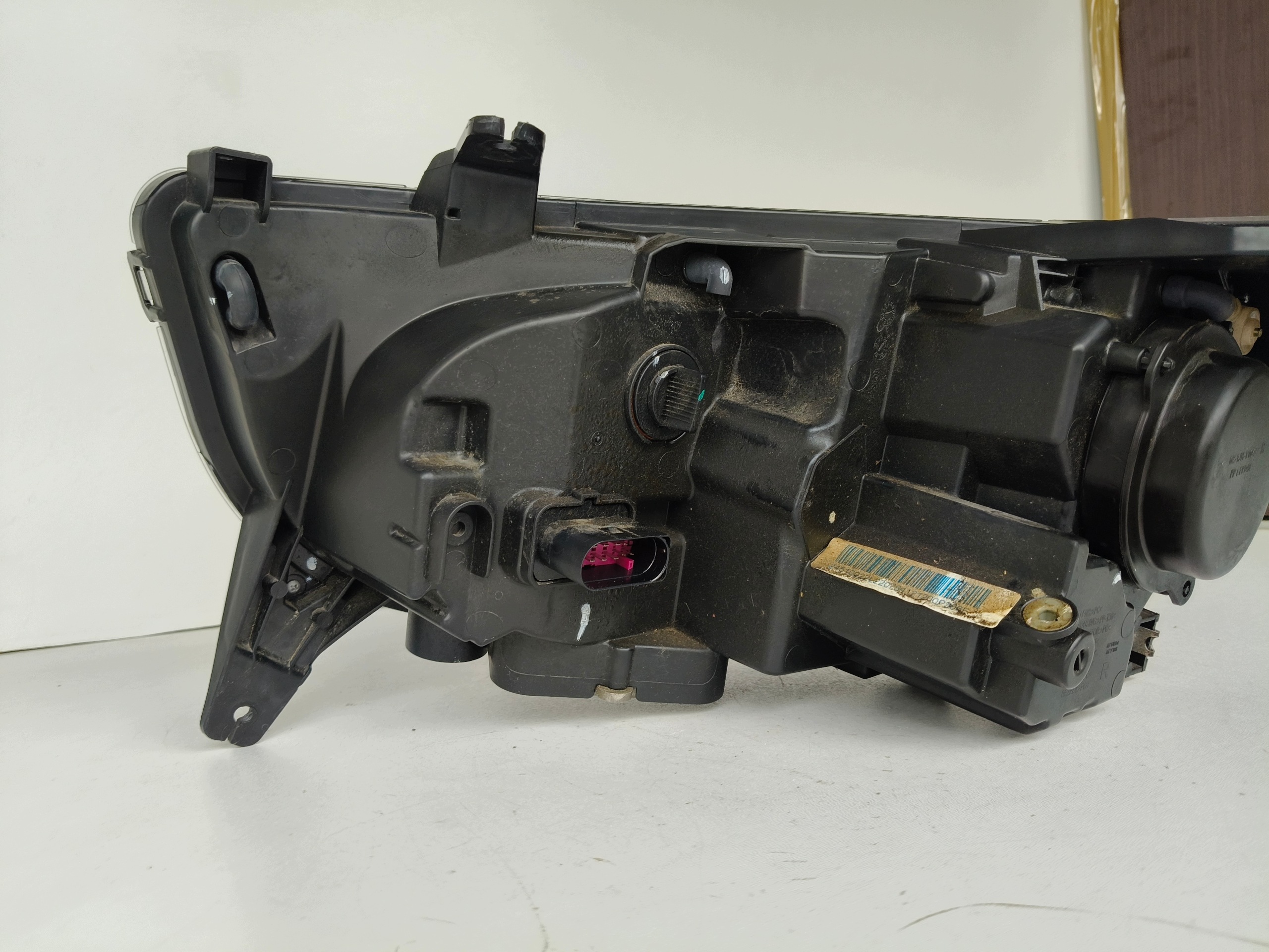 far desna REFLEKTOR JAC 8 PRO XENON LED