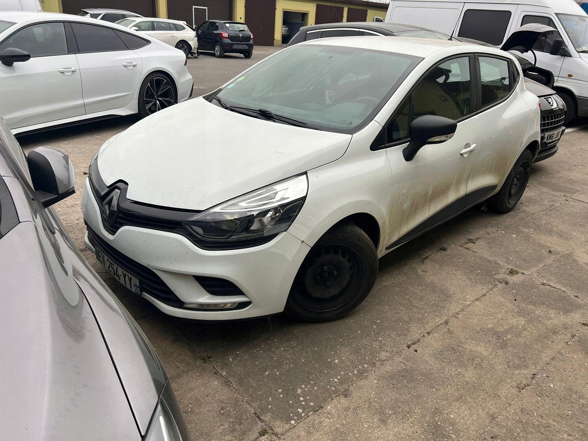 ĆWIARTKA PODŁUŻNICA PRAWY PRZÓD RENAULT CLIO IV Numer katalogowy części 12003720130