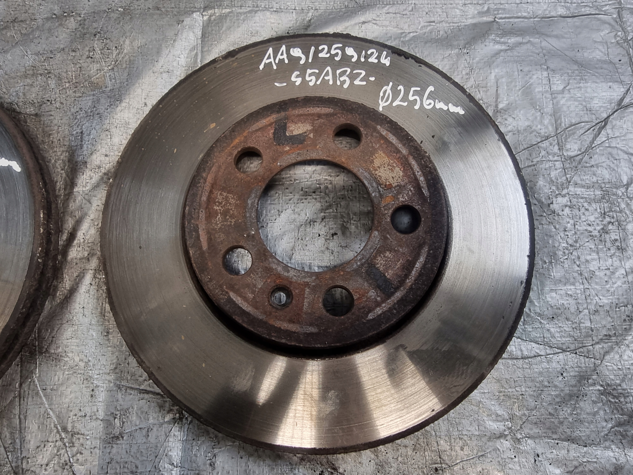 discs brake front 256mm SKODA OCTAVIA and 1.6B 75kW 01r