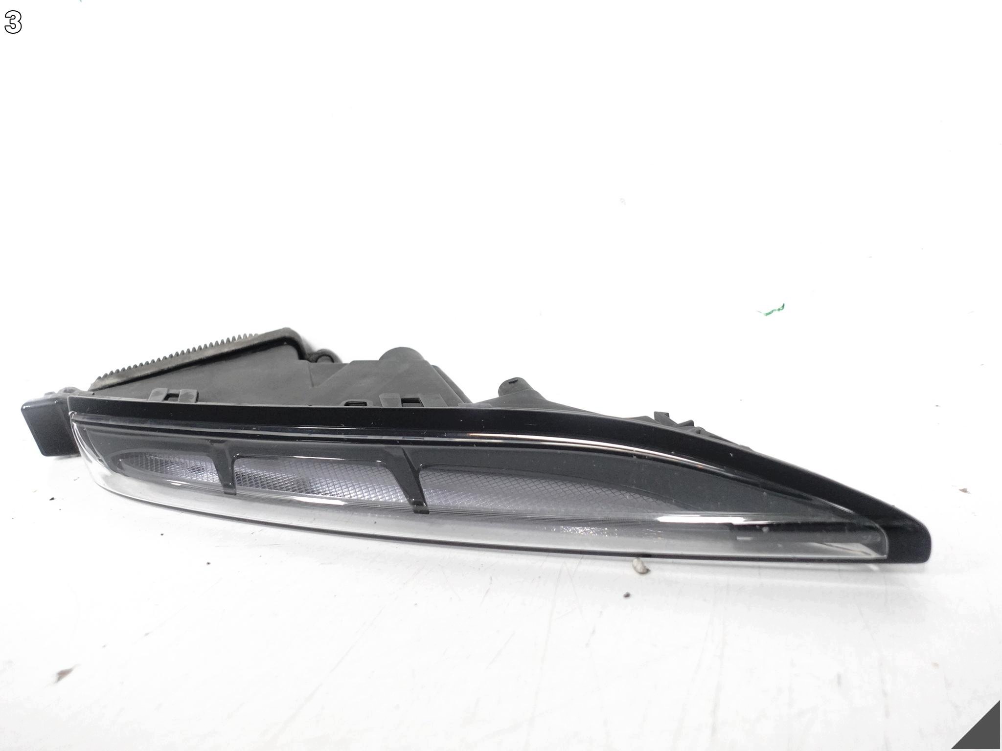 PORSCHE MACAN and 95B LIFT 19- light LED DRL indicator W bumper front R