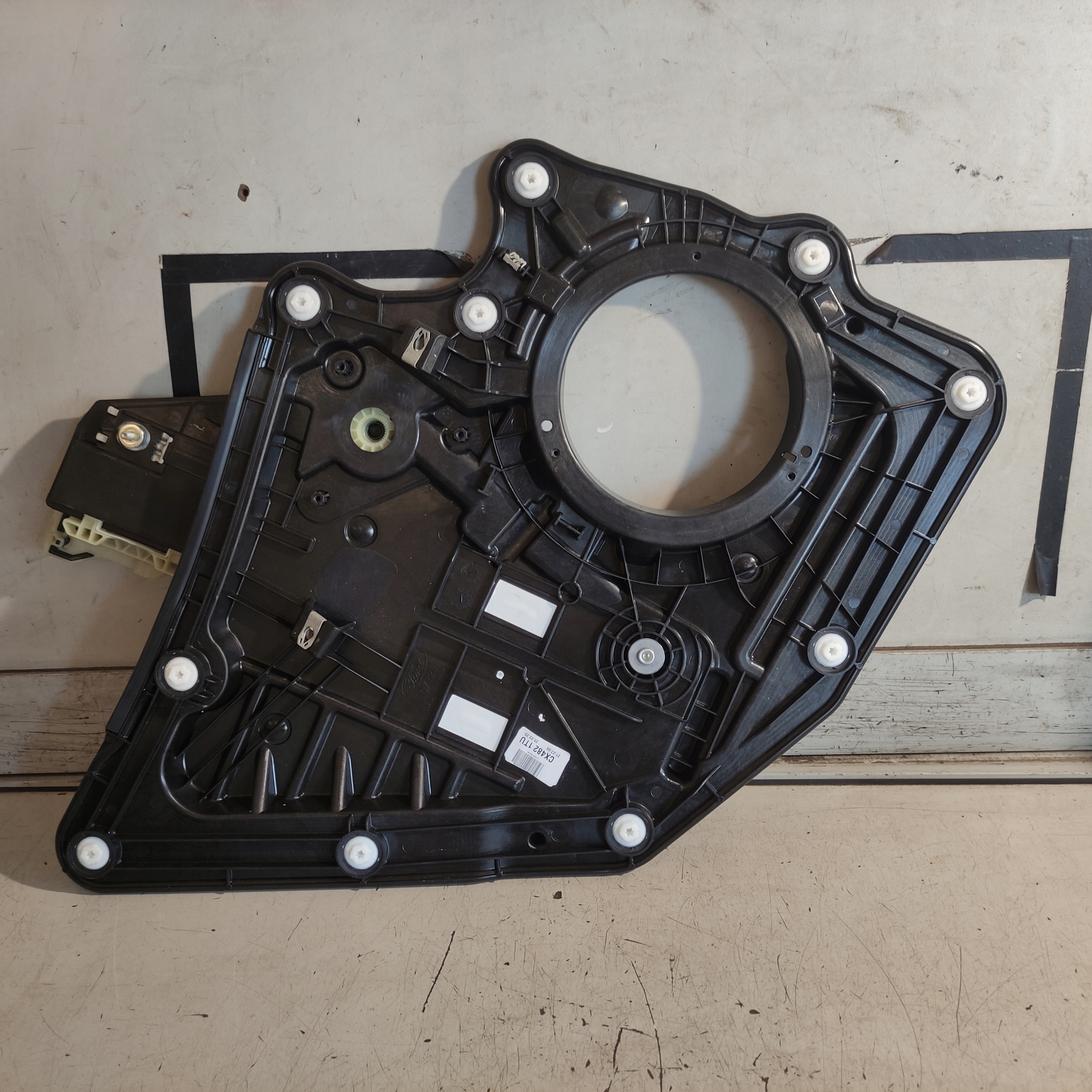 FORD KUGA MK3 PODNOŚNIK LEWY TYLNY TYŁ 2020- Producent części Ford OE