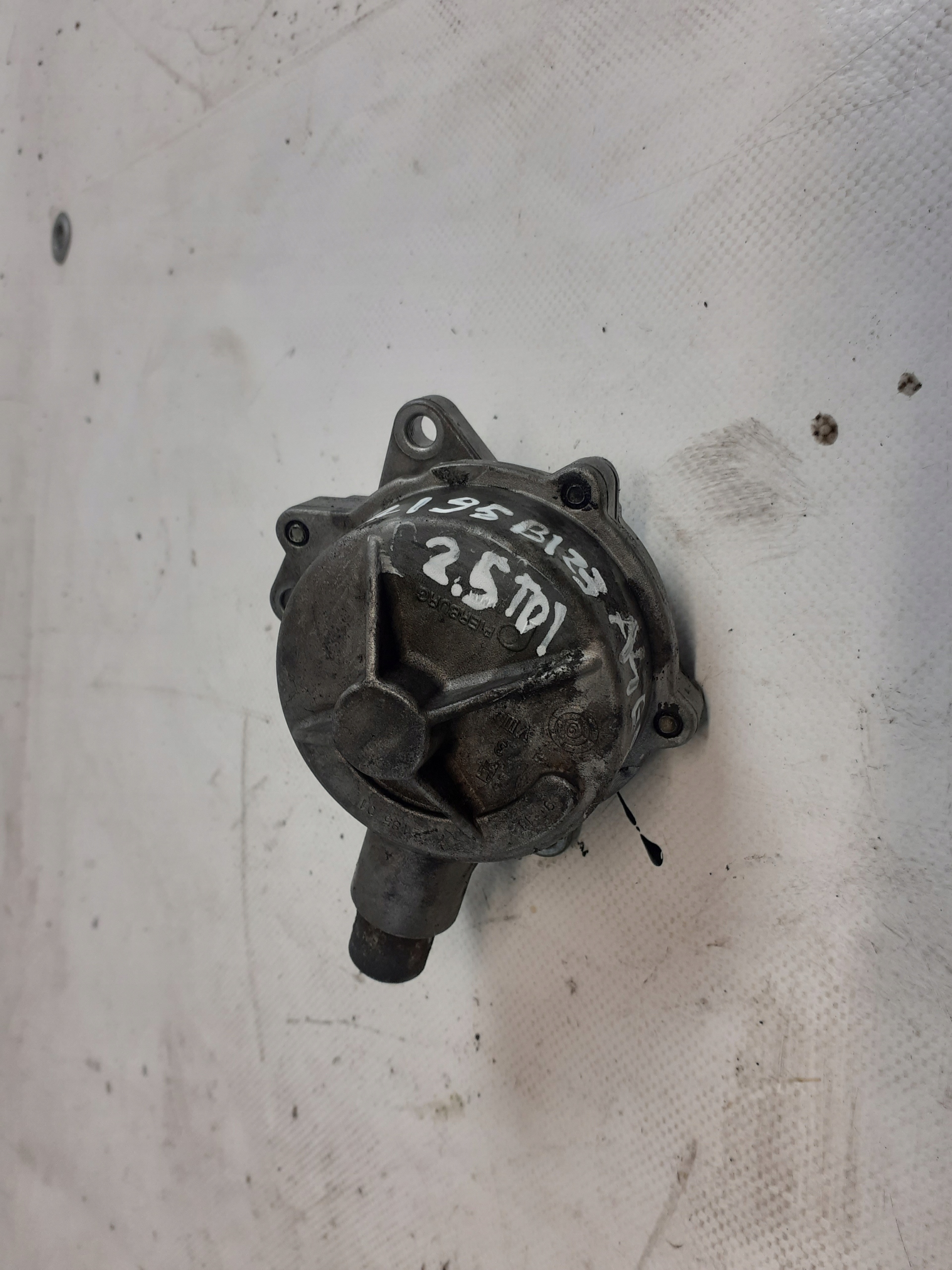 pump VACUM AUDI A4 B5 2.5 TDI