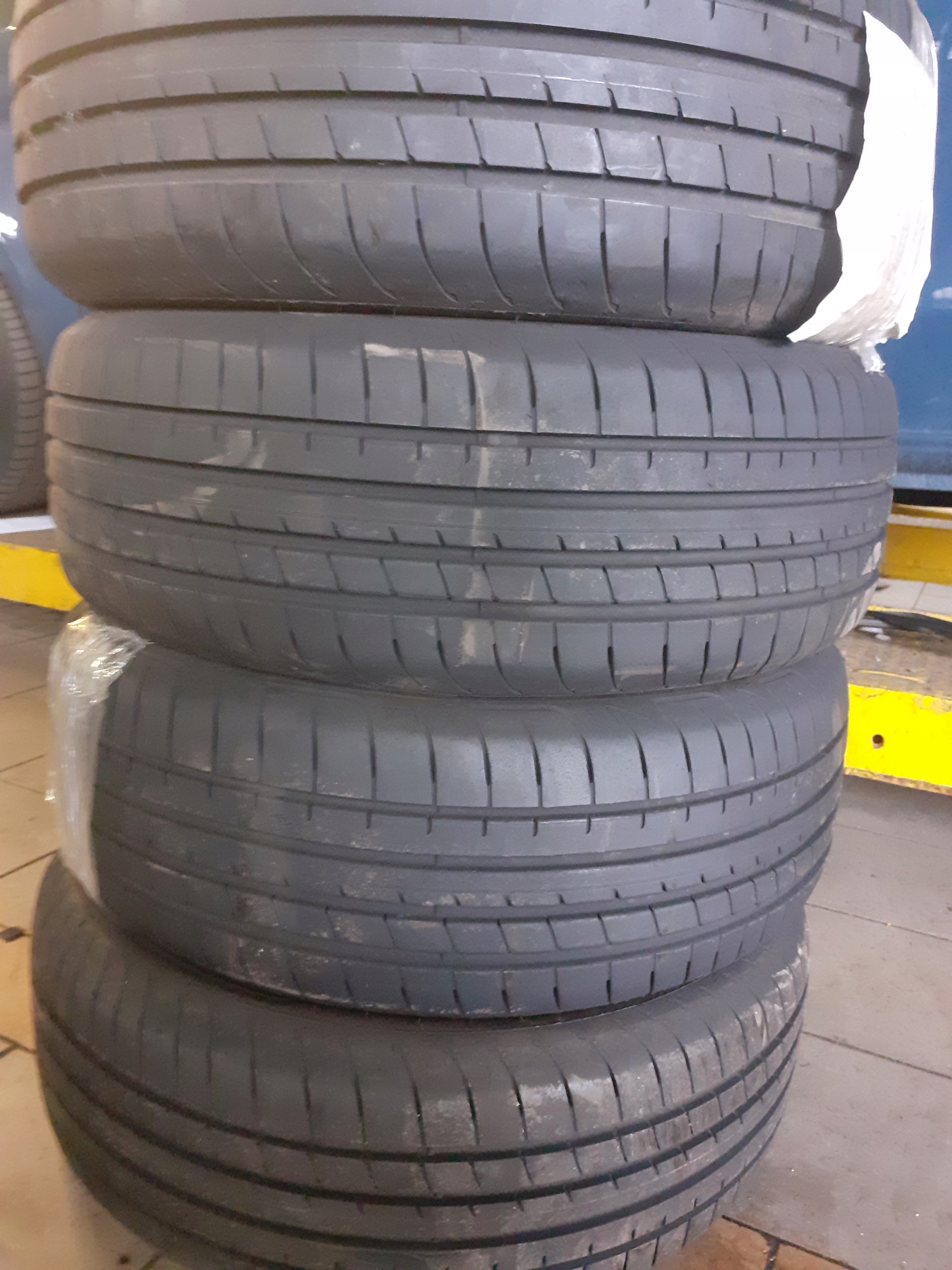 KOMPLET 235/60R18 GOODYEAR Eagle F1 Asymmetric 3