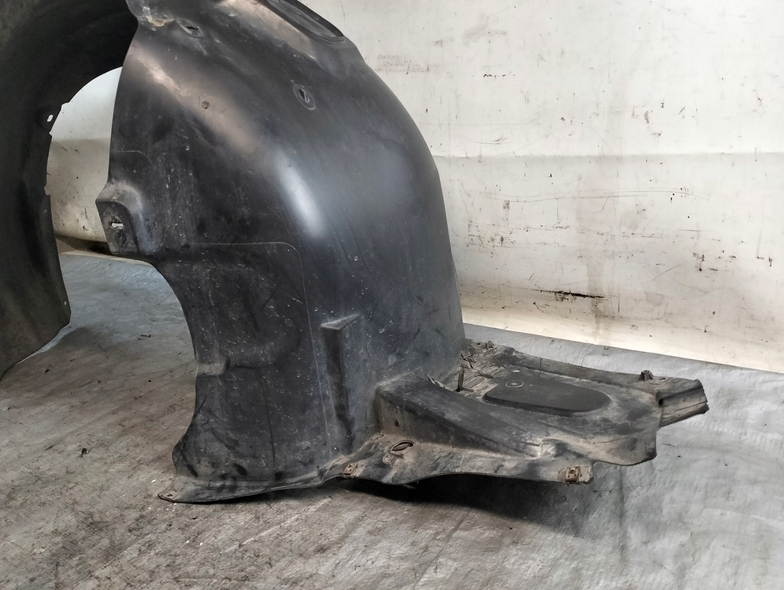 SKODA RAPID 2015r mudguard left front 5JA809961B