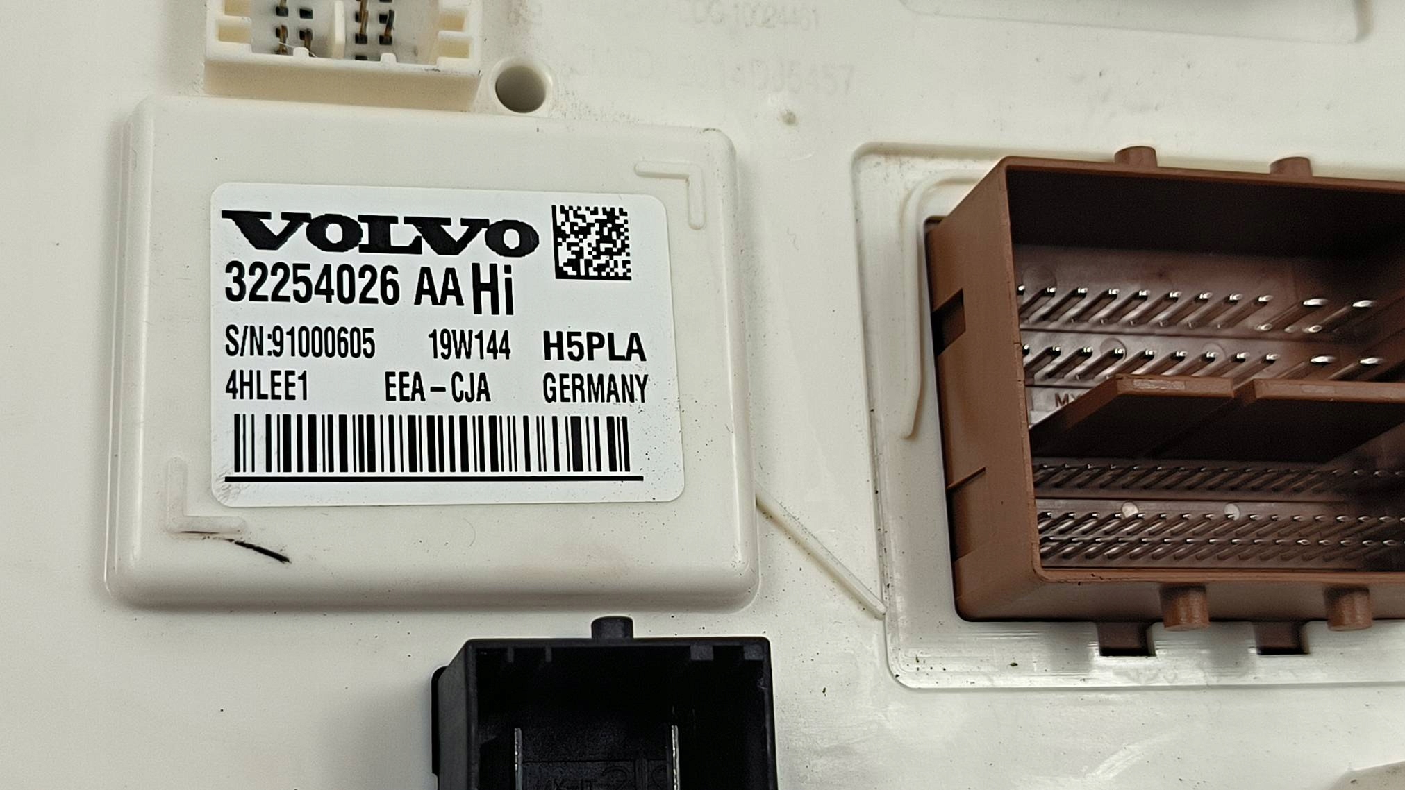 Module fusibles 32254026AA VOLVO V60 II