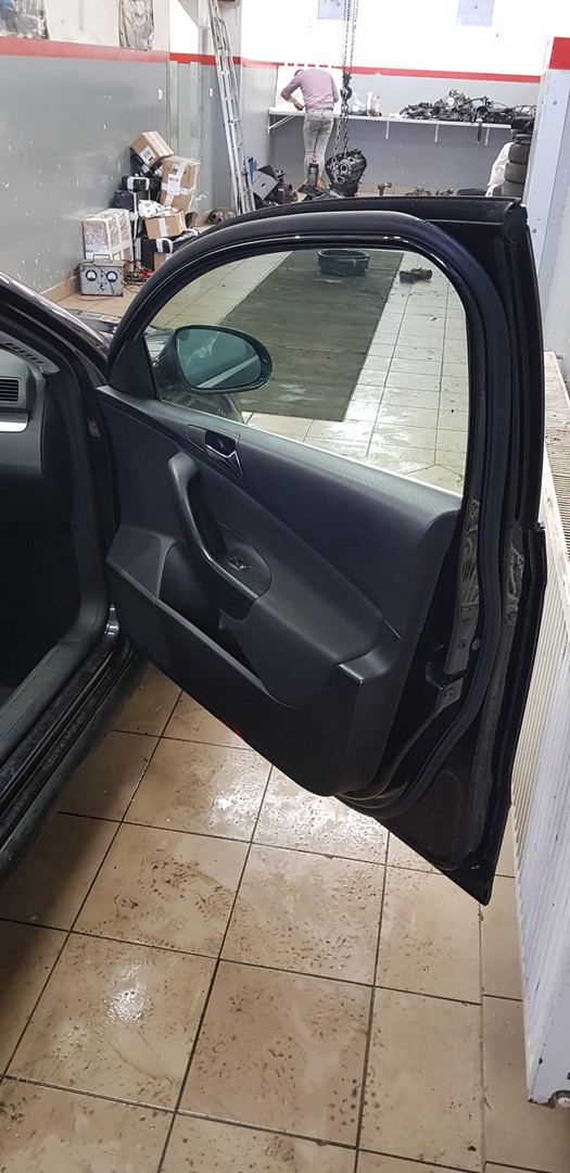 VW PASSAT B6 УЩІЛЬНЮВАЧ КУЗОВА НА КРАЙ ДВЕРІ