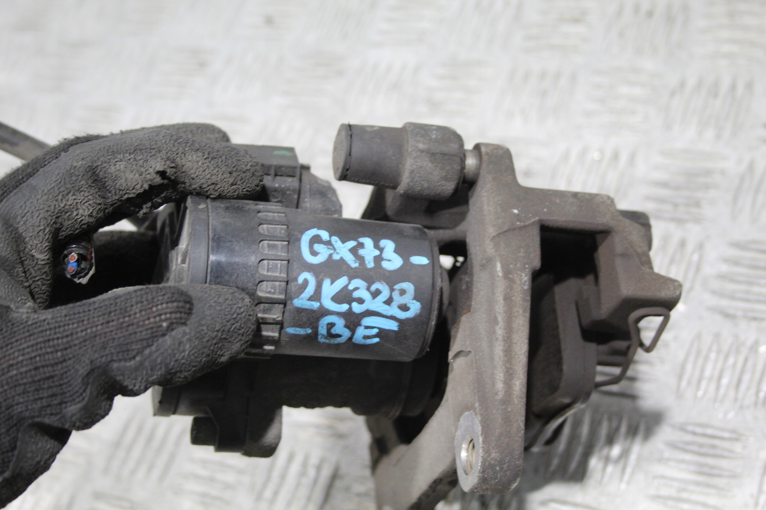 caliper left rear part JAGUAR F-PACE X761 GX73-2K328-BE