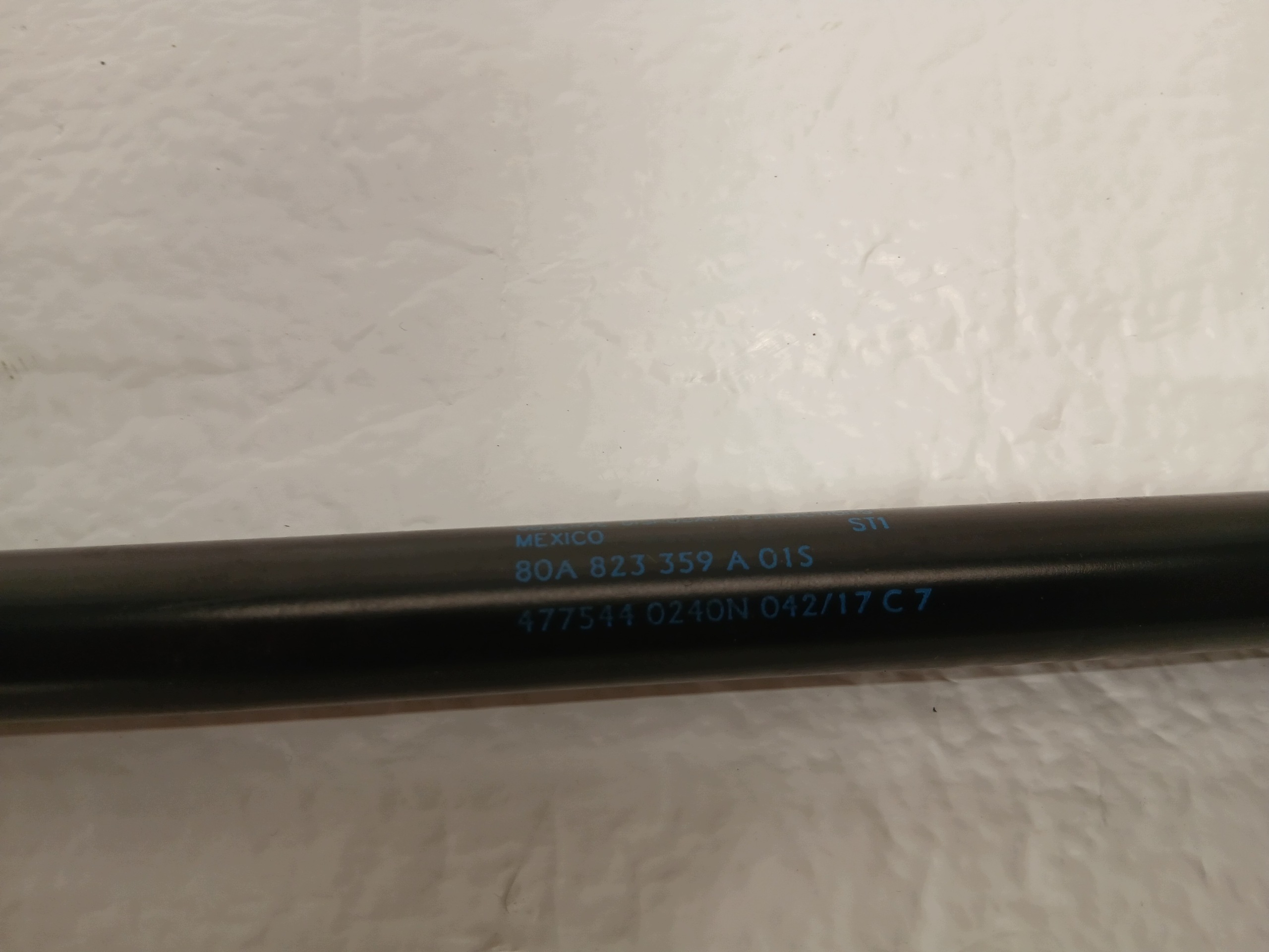 AUDI Q5 80A damper bonnets left right 80A823359A 80A823359C