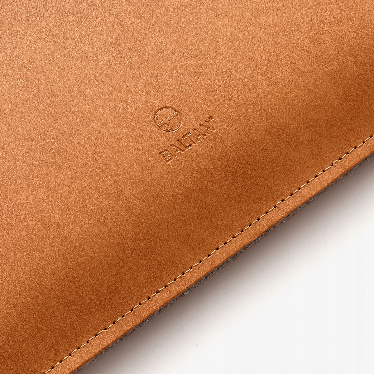 BALTAN Etui skórzane Premium do MacBooka Pro 14" M5 brązowe — 7