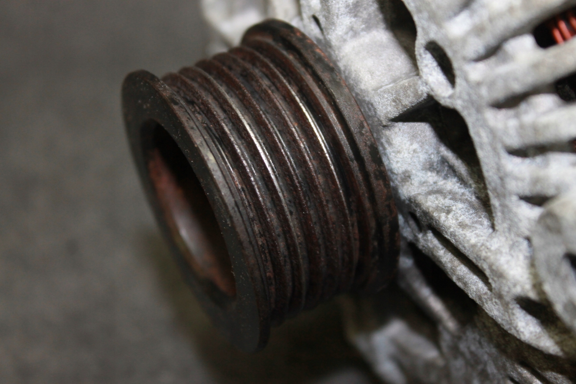 BMW E60 E63 M5 M6 S85B50A V10 5.0i alternator 170A